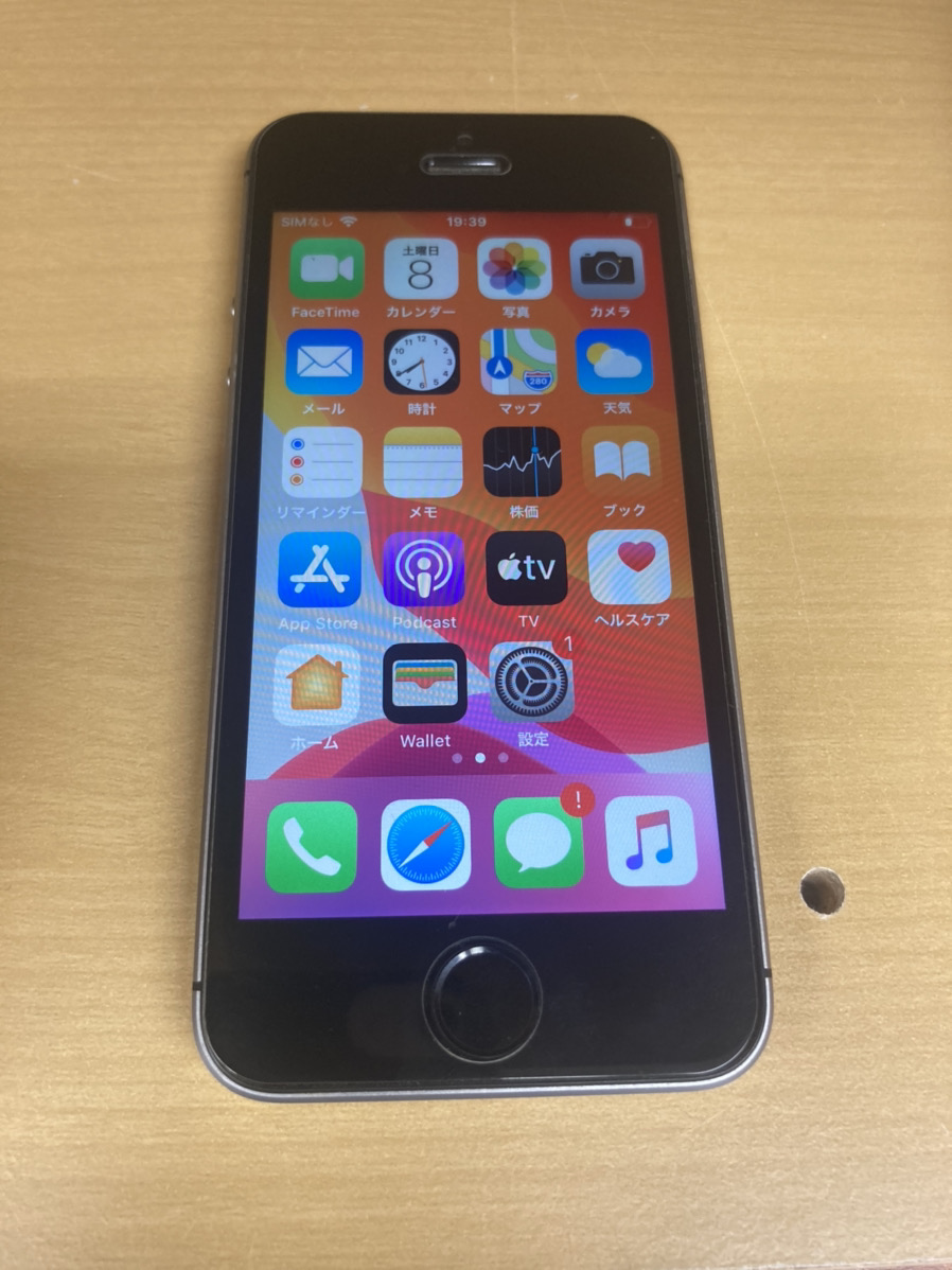 iPhoneSE 128GB スペースグレー au 〇 中古