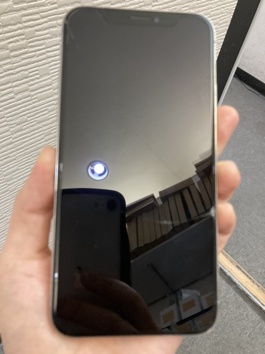iPhoneX 64G　シルバー　au◯　中古付属品なし箱のみ　画面、背面傷あり