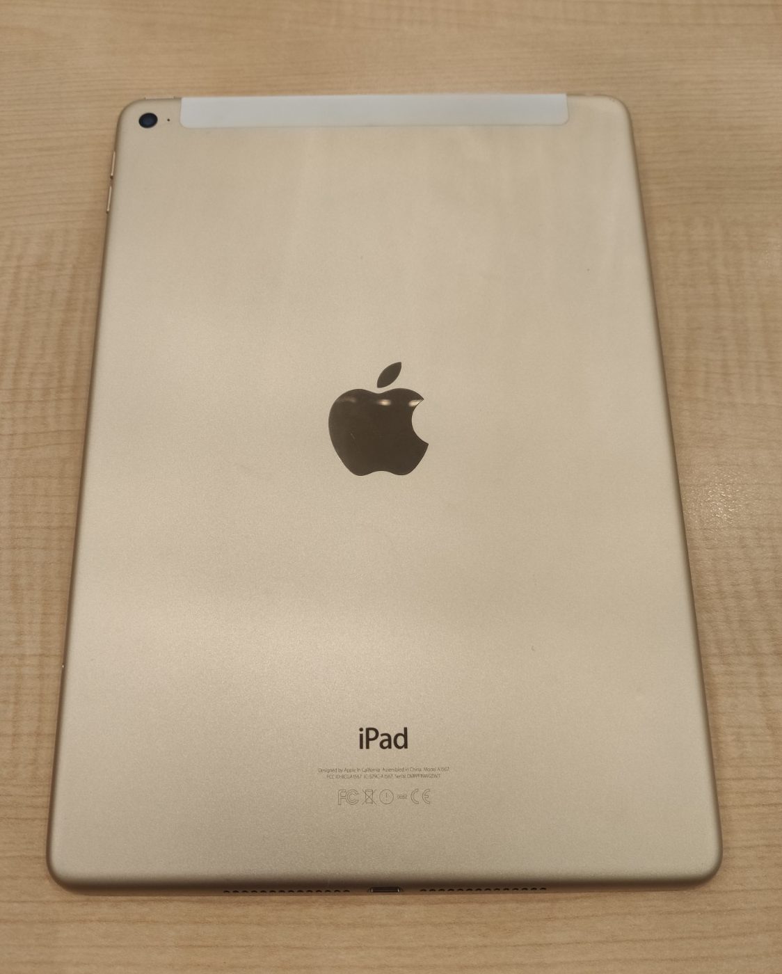 iPad air2 16GB ゴールド	Docomo 〇 中古