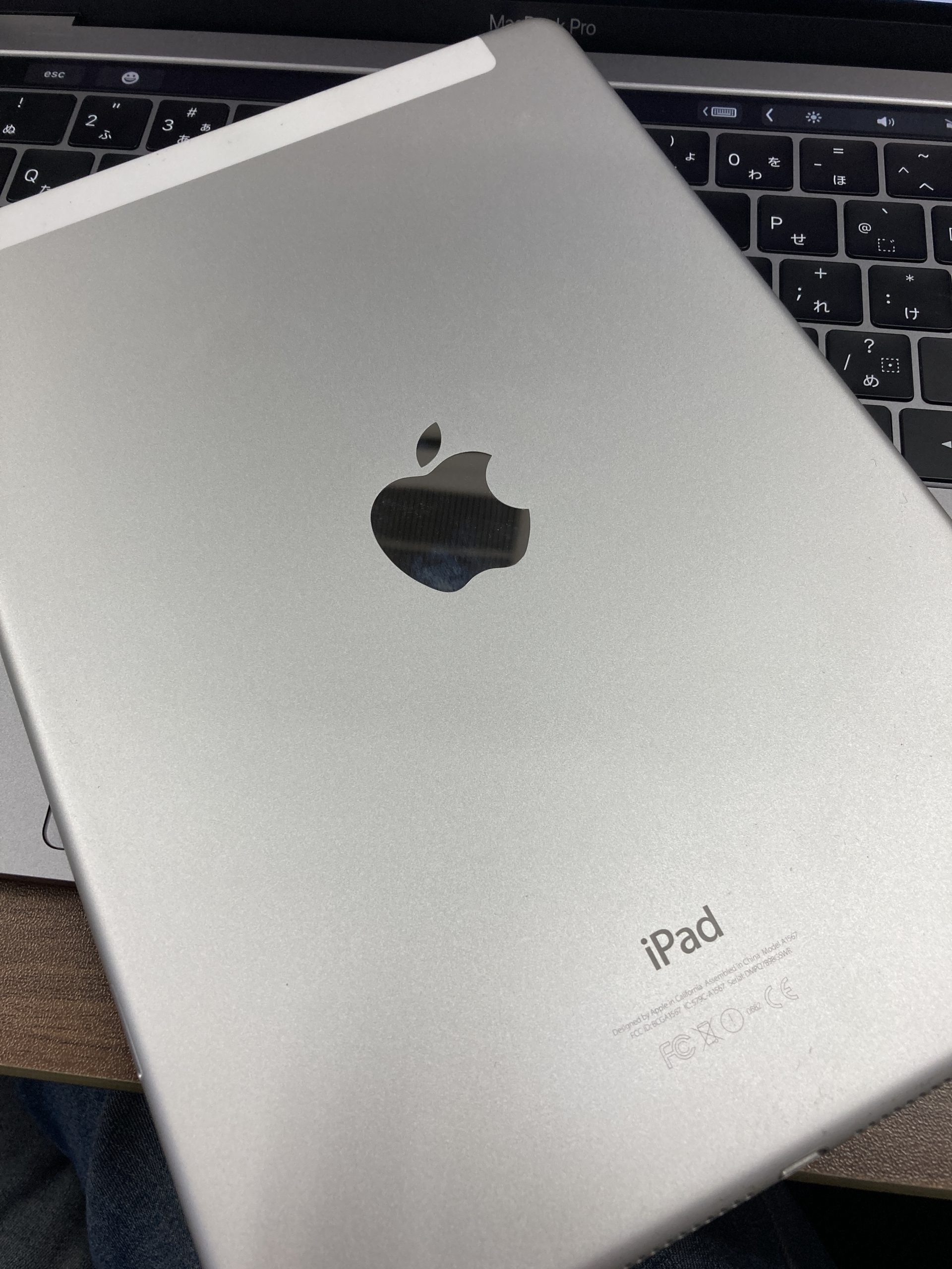 iPadAir2　Wi-Fiモデル　16GB　シルバー　中古　