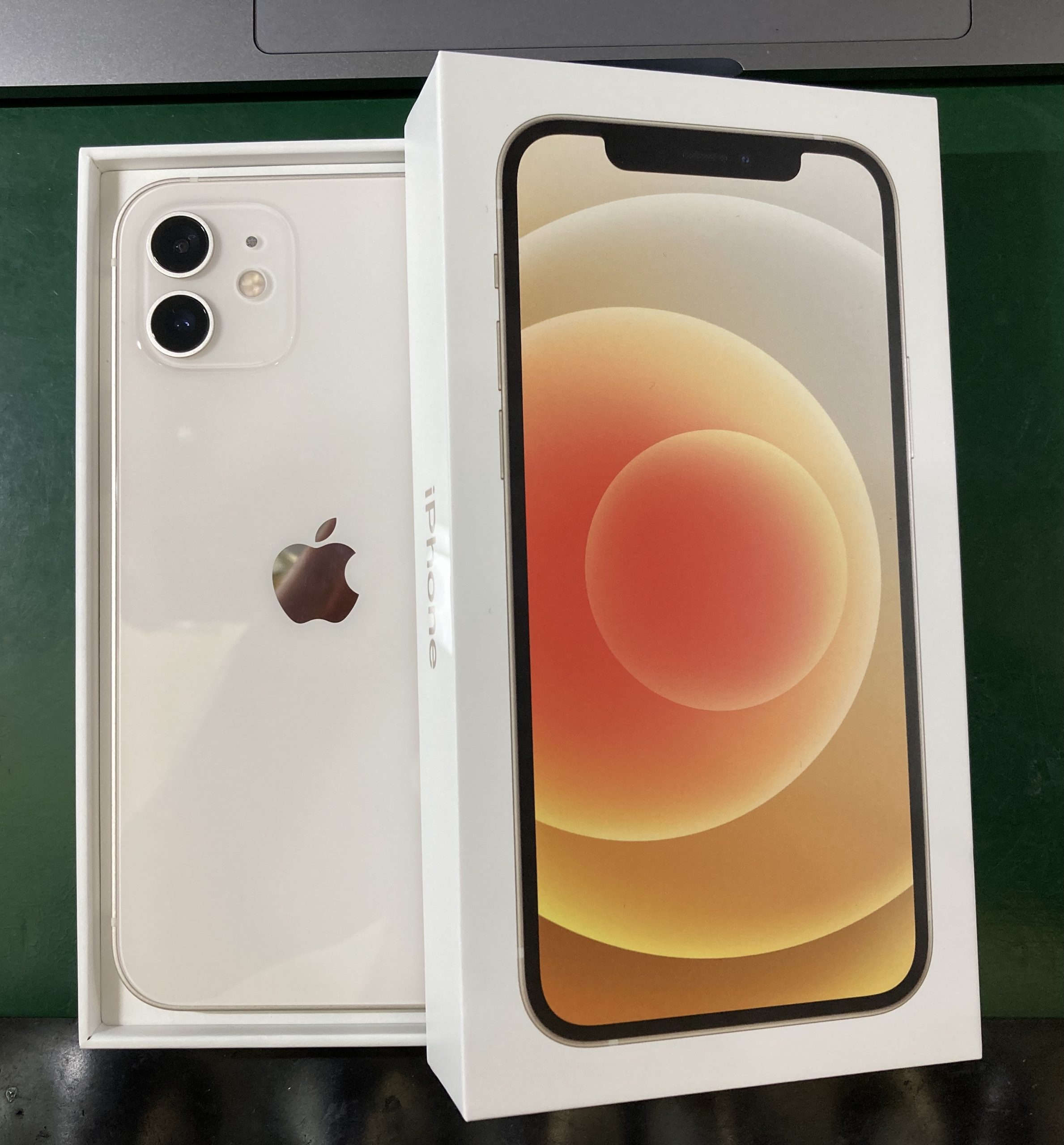 iPhone12