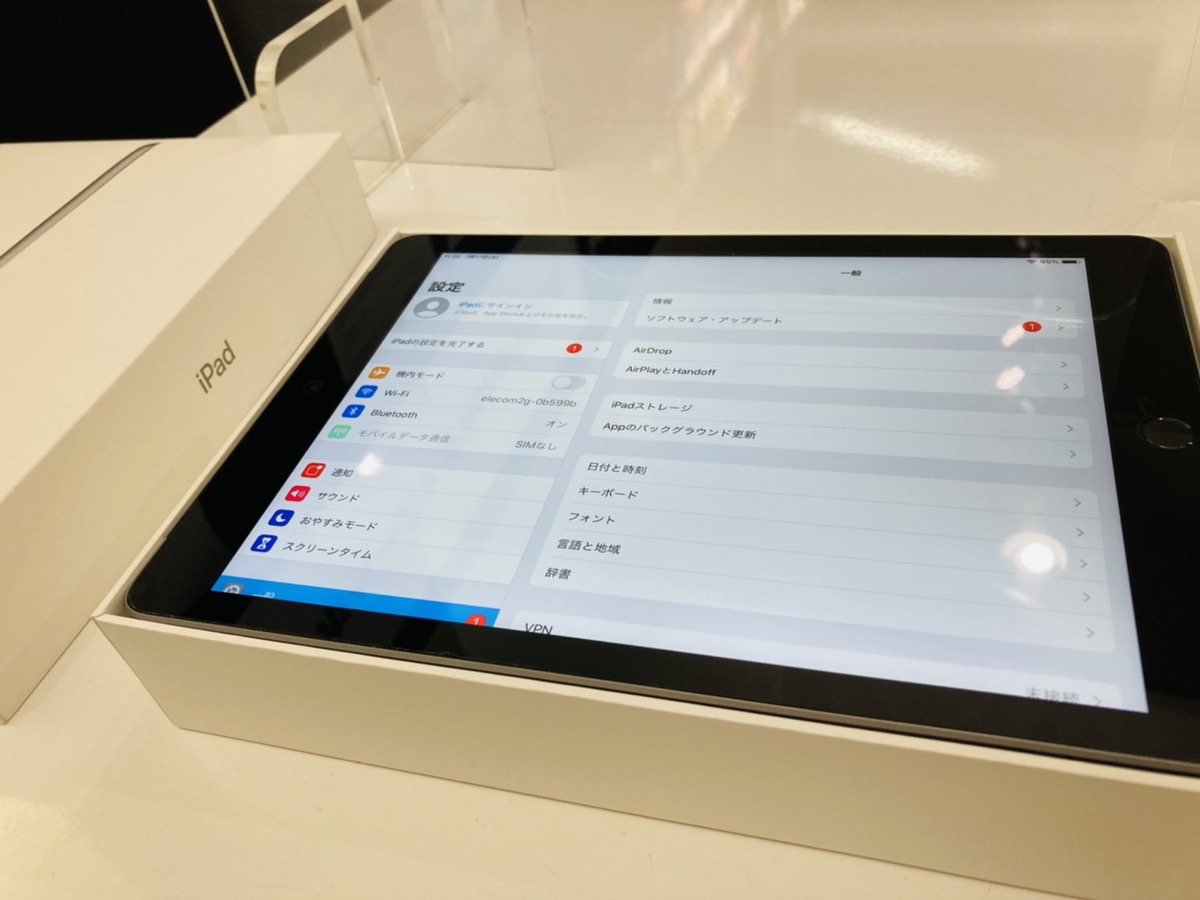 iPad6 32GB au△ 中古箱あり