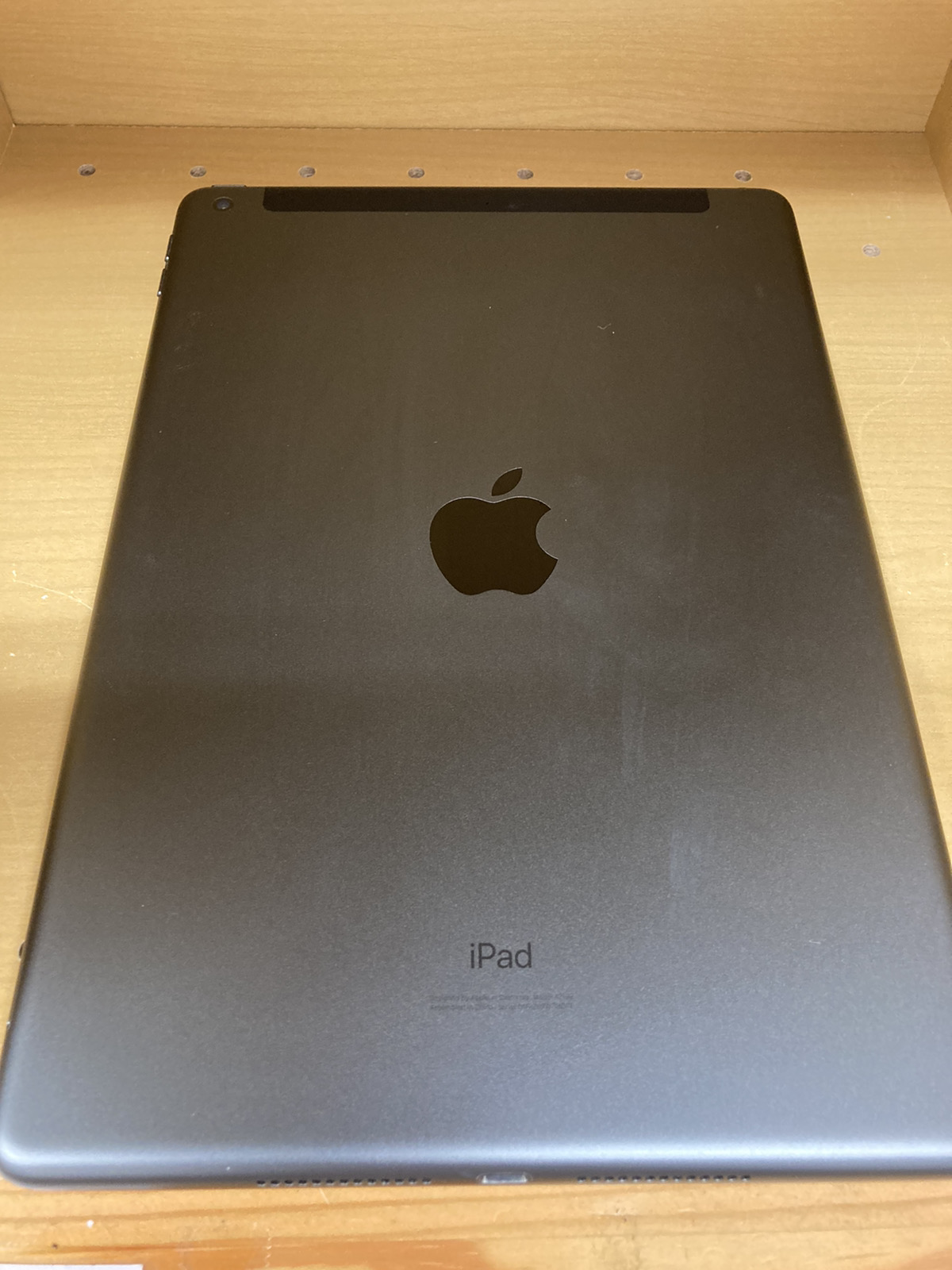 iPad7(2019) 32GB docomo△中古本体のみ