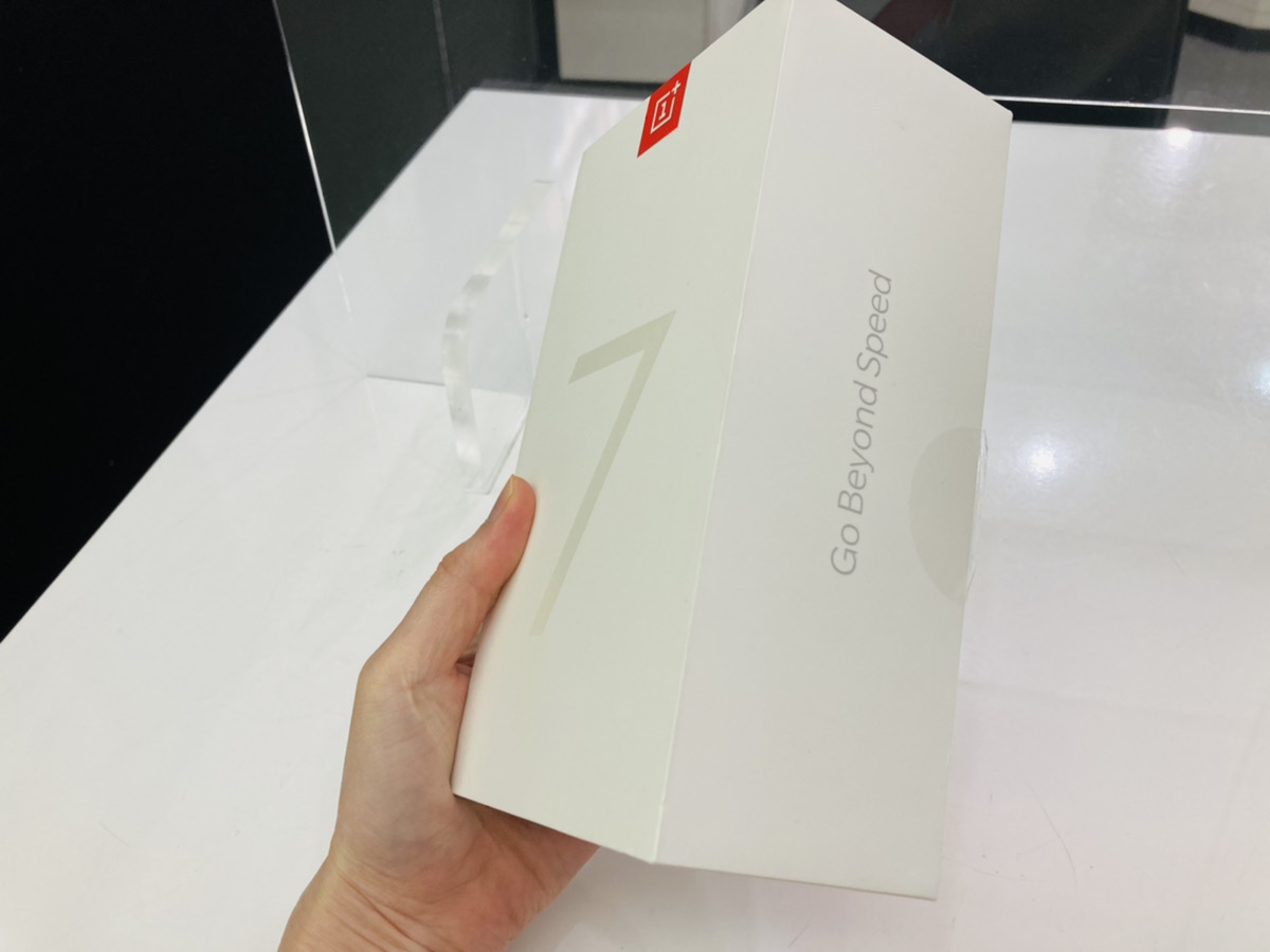 OnePlus 7 simフリー 中古箱あり