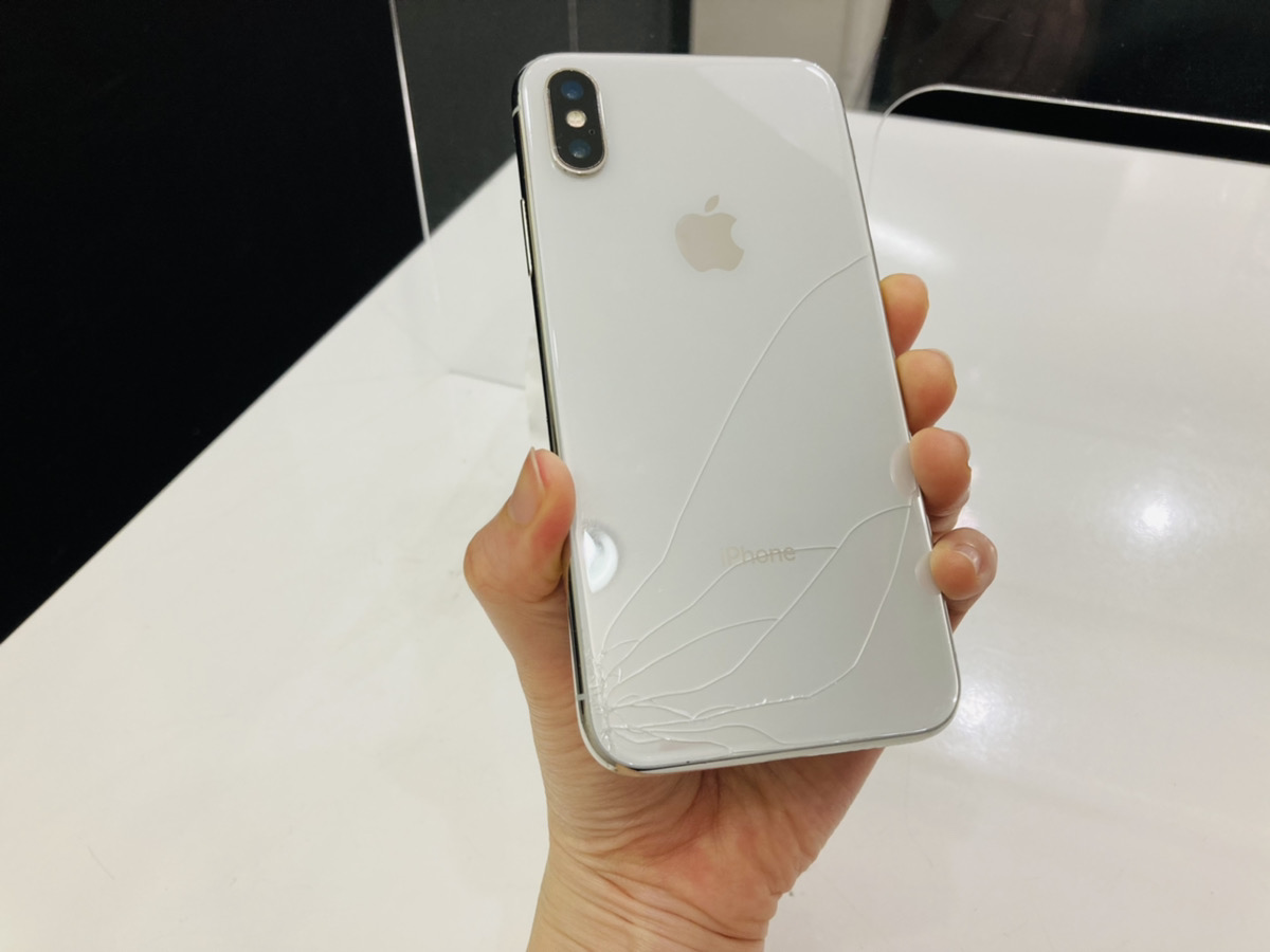 iPhoneX 256GB シルバー docomo○ 中古バックパネル割れ本体のみ