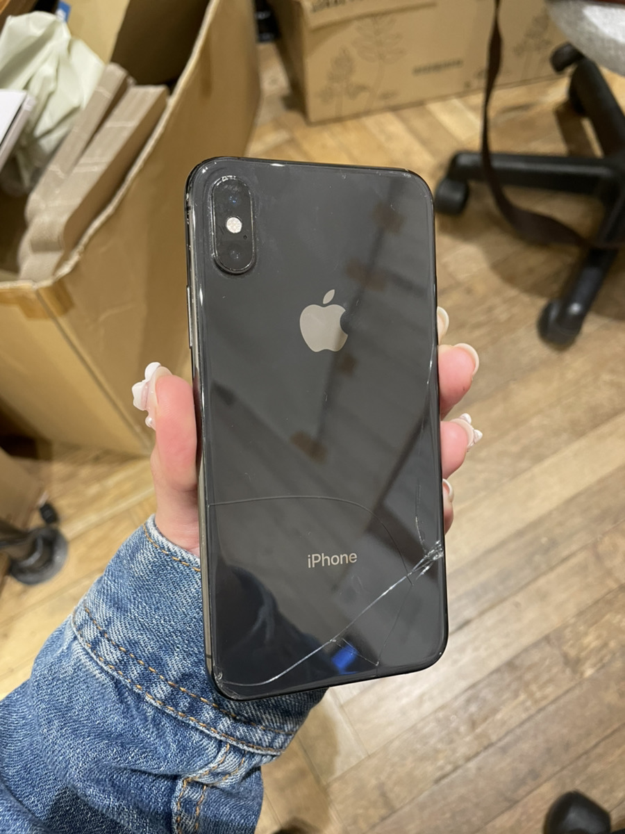 iPhoneXs　グレー　256㎇　au　〇　中古本体のみ　SIMロック解除品　故障品(背面割れ)