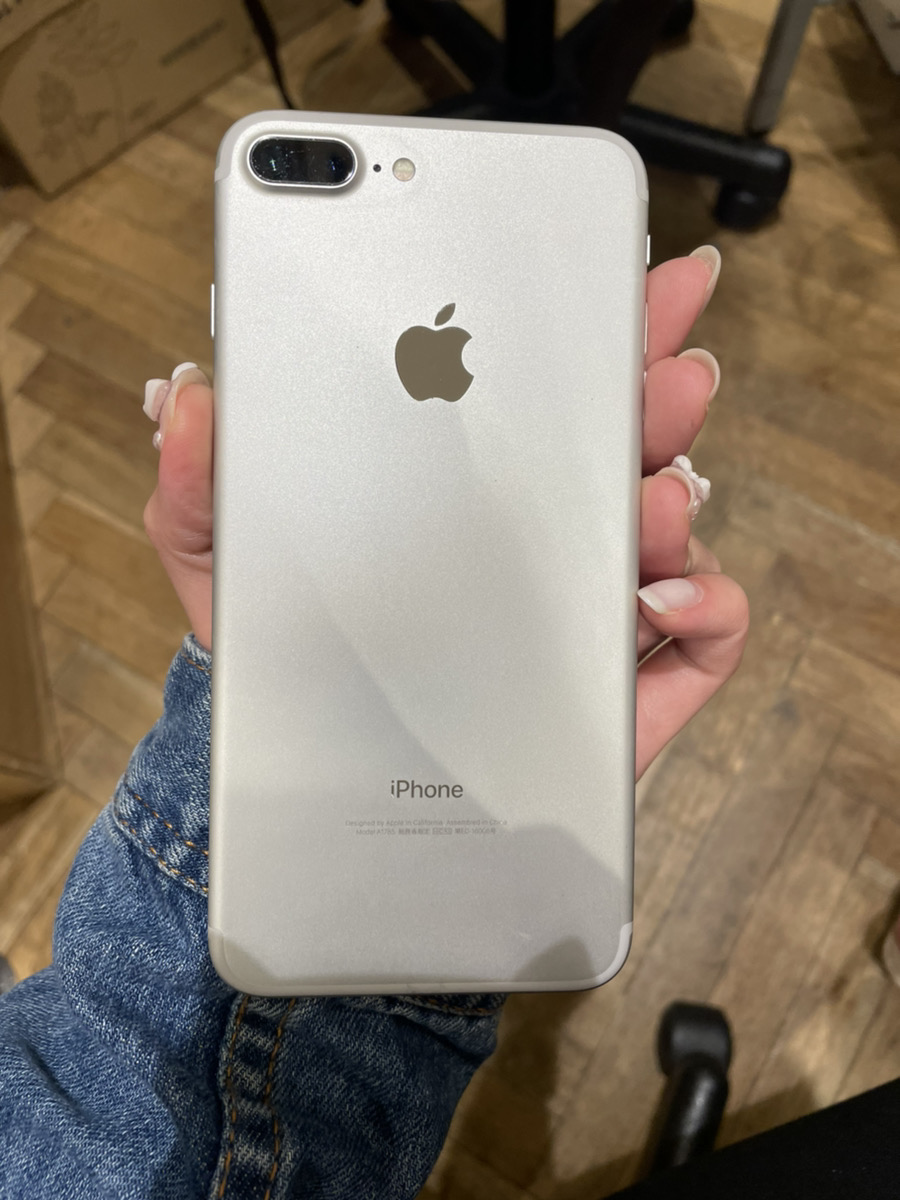iPhone7plus　シルバー　128㎇　ドコモ　〇　中古本体のみ　SIMロック解除品