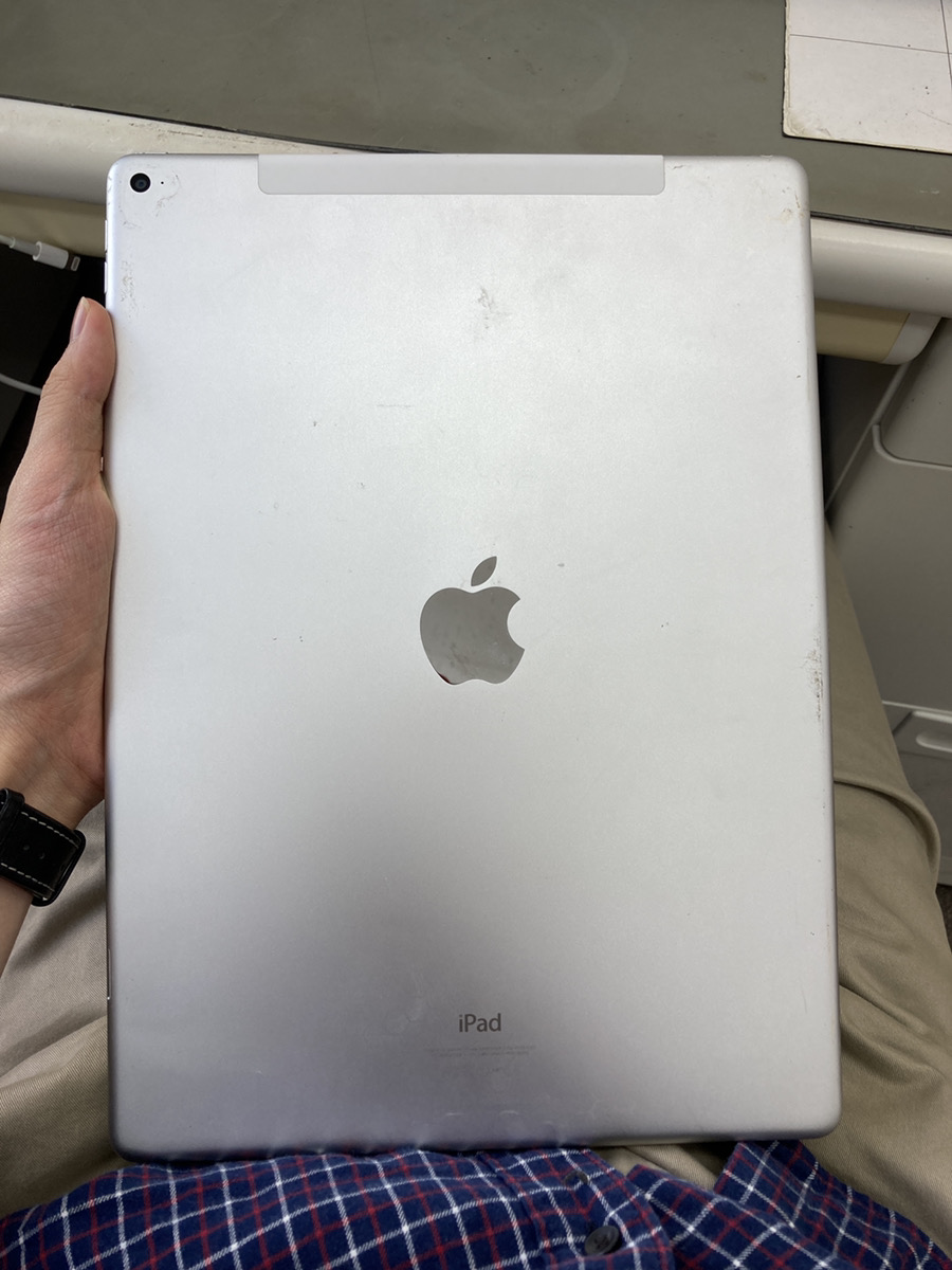 iPadPro12.9初代 128GB シルバー au〇 故障品