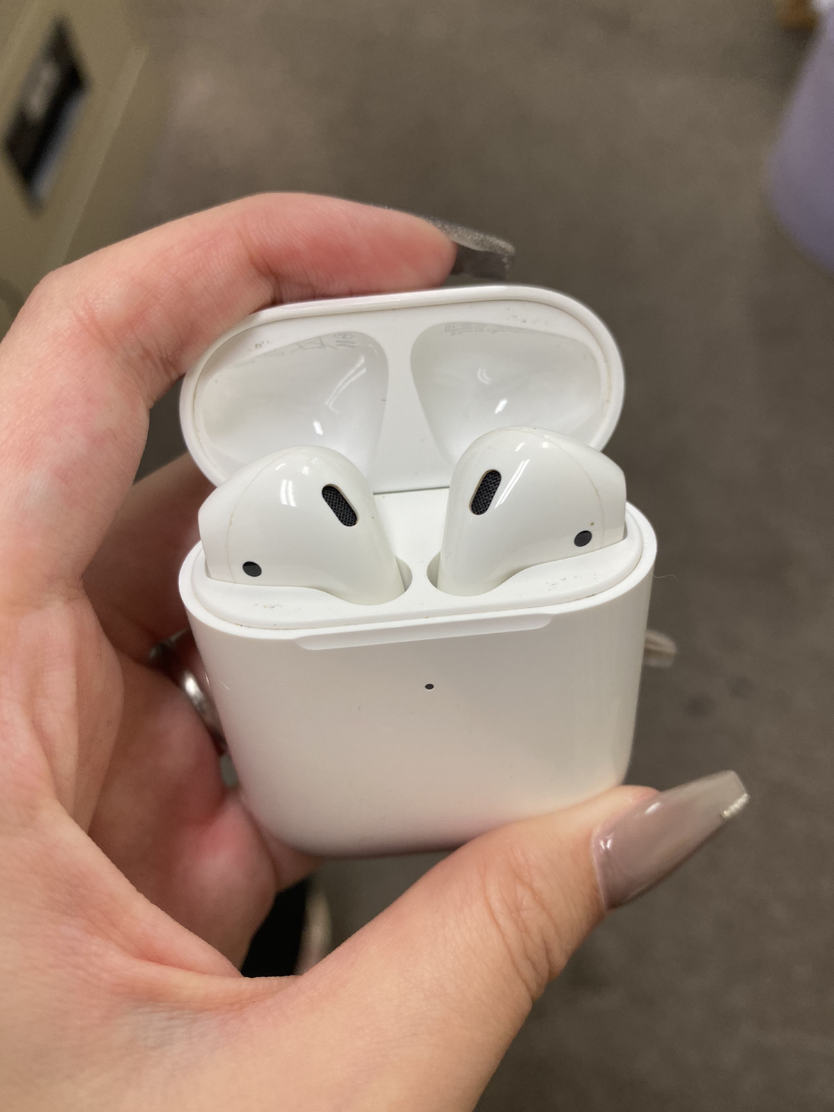 AirPods 第2世代 wireless charging case 中古