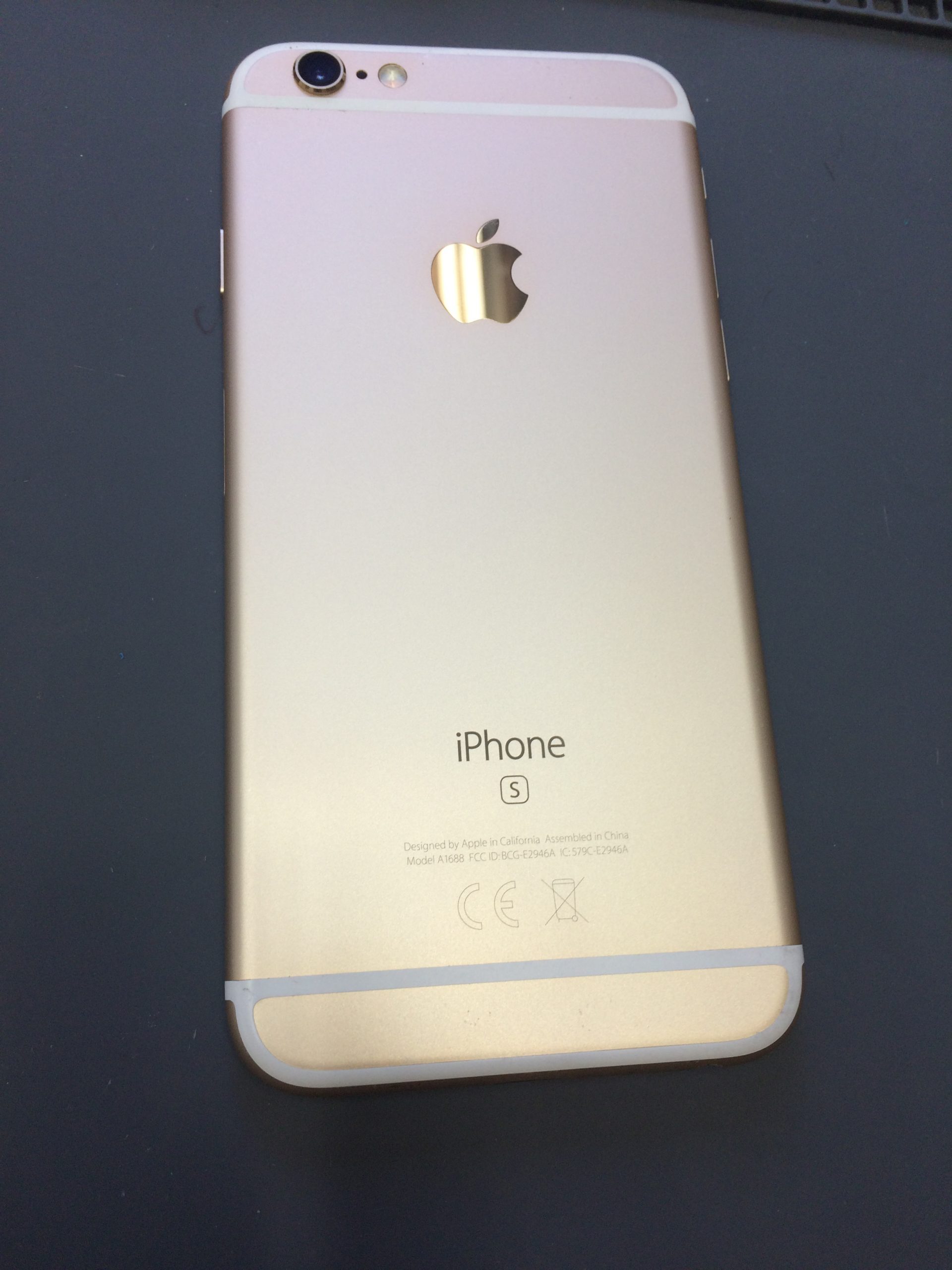 Apple SIMフリー　iPhone6s  32GB GOLD