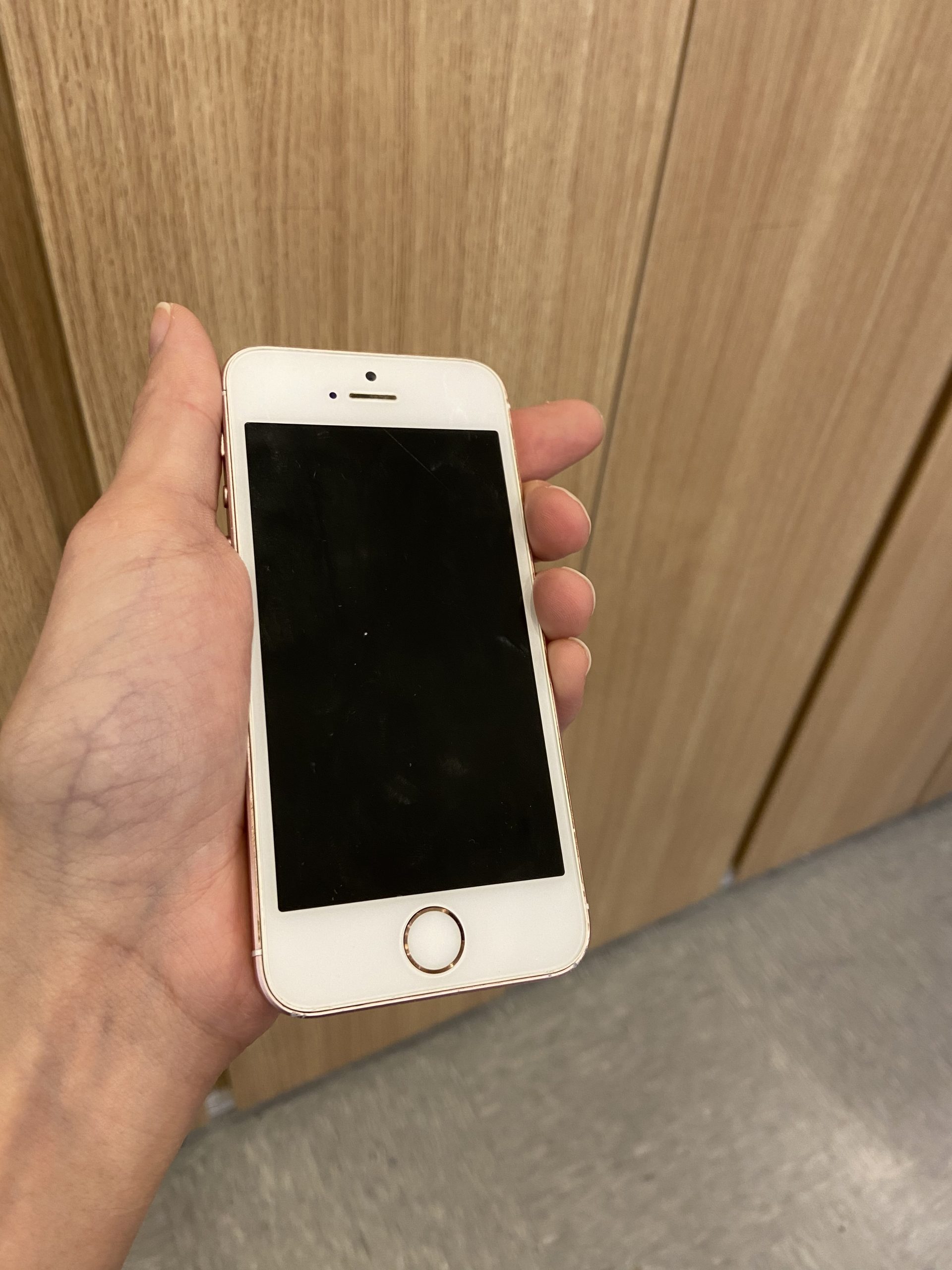 iPhonese.128gb