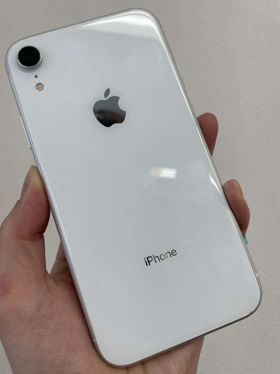 iPhoneXR 128GB ホワイト docomo ジャンク品（バッテリーサービスモード）