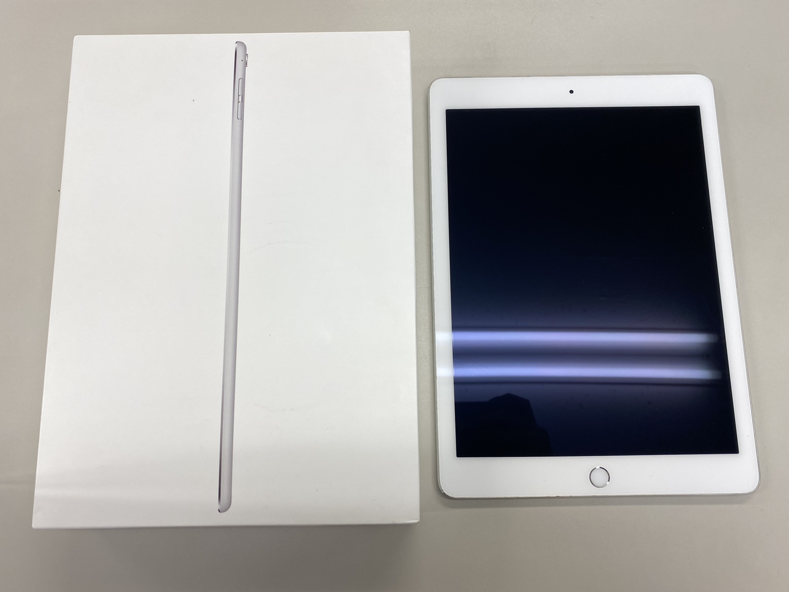 iPad Pro 9.7 32GB シルバー Wi-FIモデル 中古