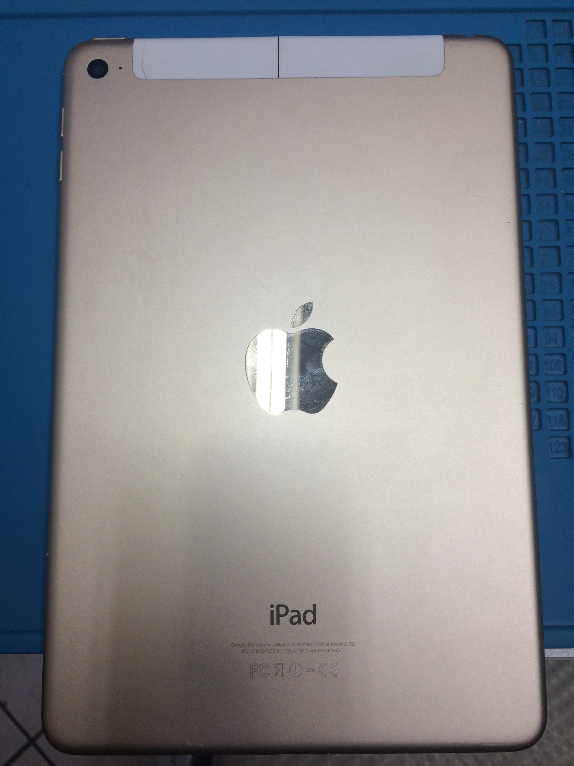 iPad mini4 au ゴールド 64G 中古 (練馬店)