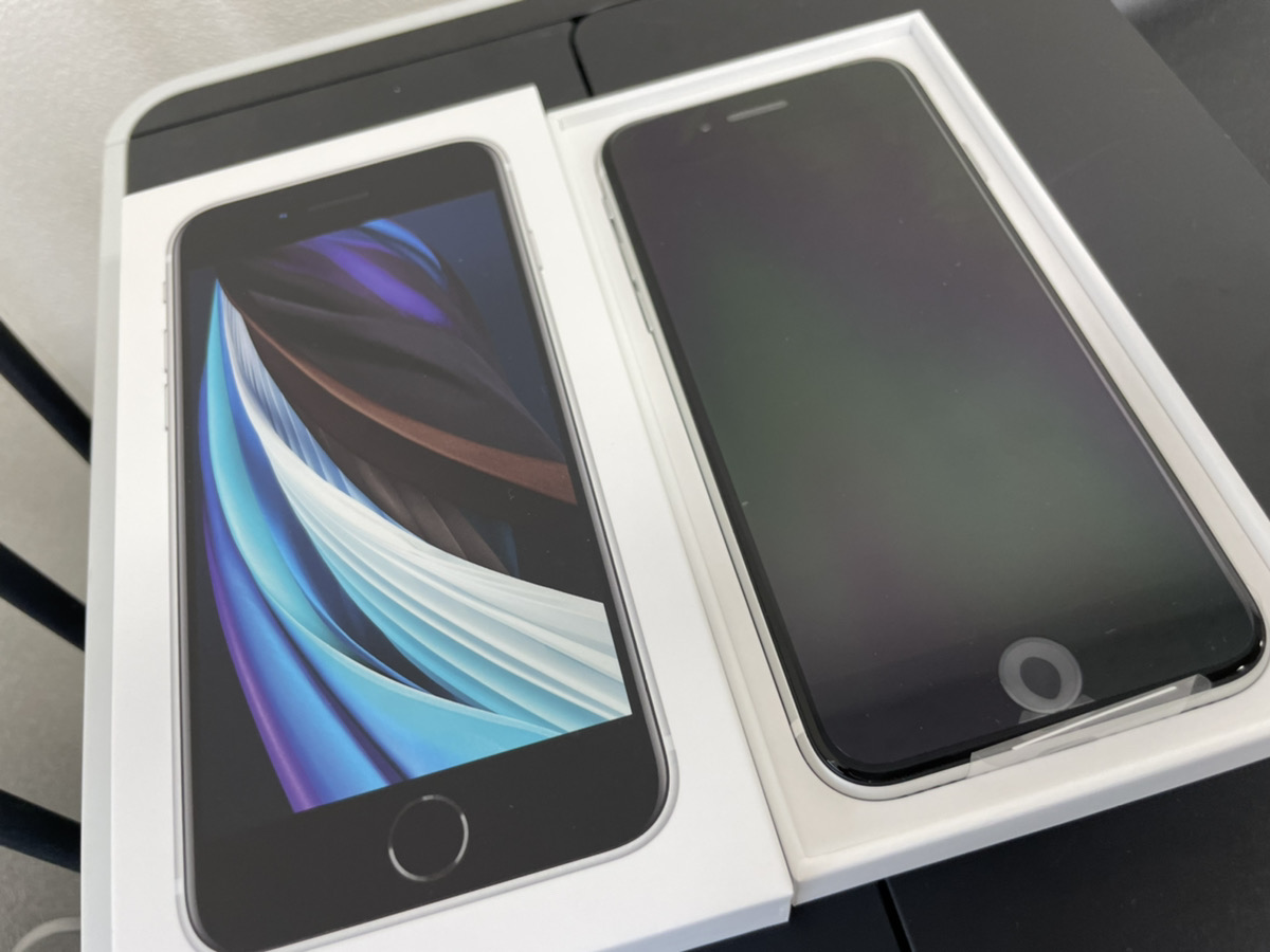 iPhoneSE2　64GB　ホワイト　Docomo◯　新品未使用品