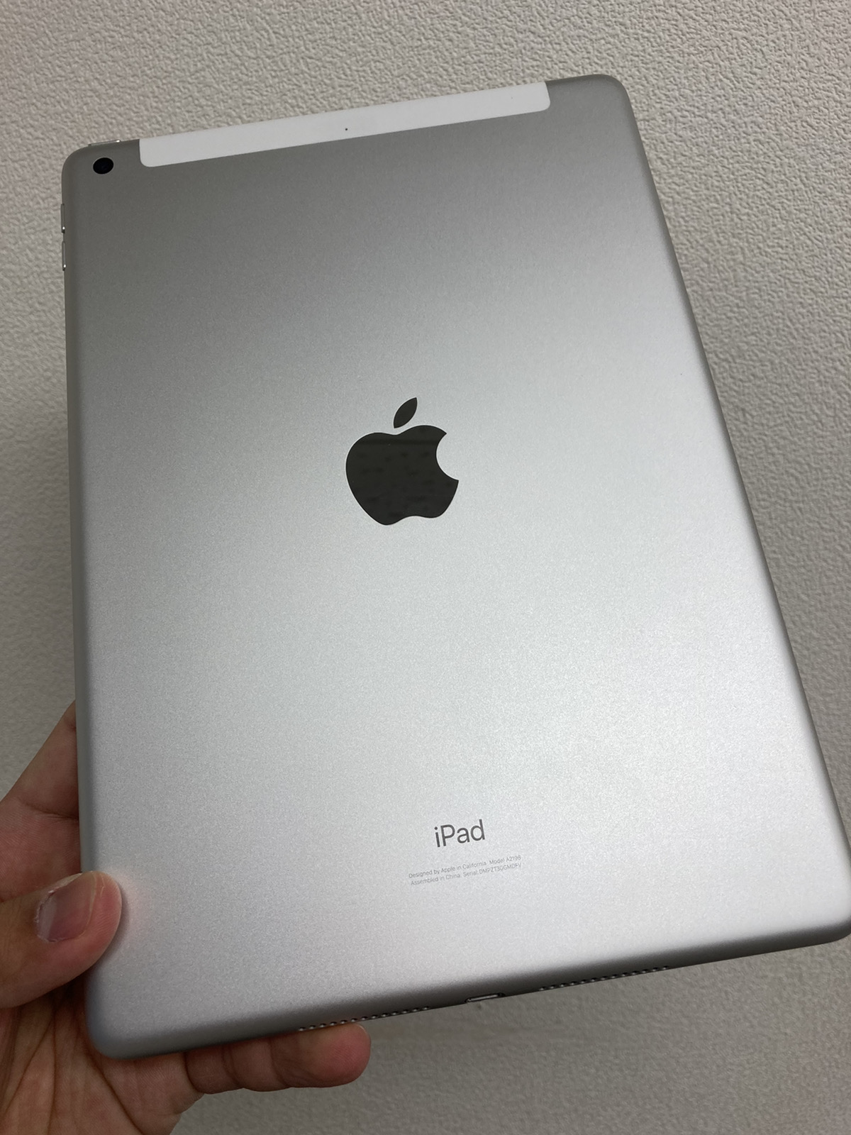 iPad5(2017) 128GB docomo○ 中古本体のみ