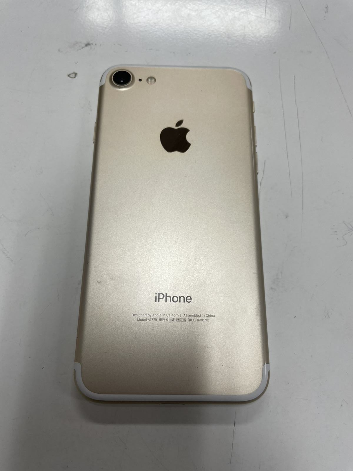 iPhone 7 32GB ゴールド au◯ 中古