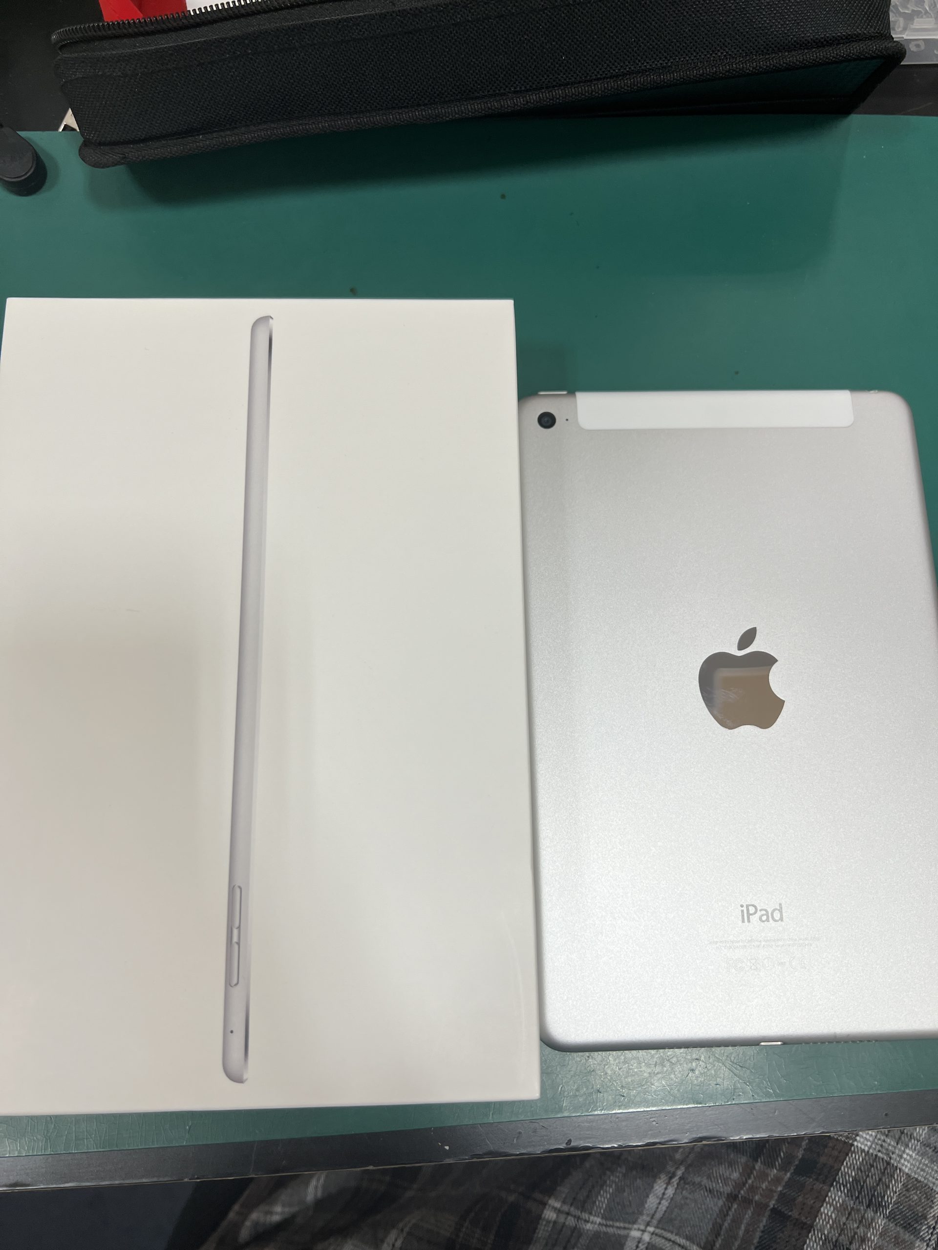 iPad mini4	128GB	シルバー	Docomo	〇	中古本体のみ