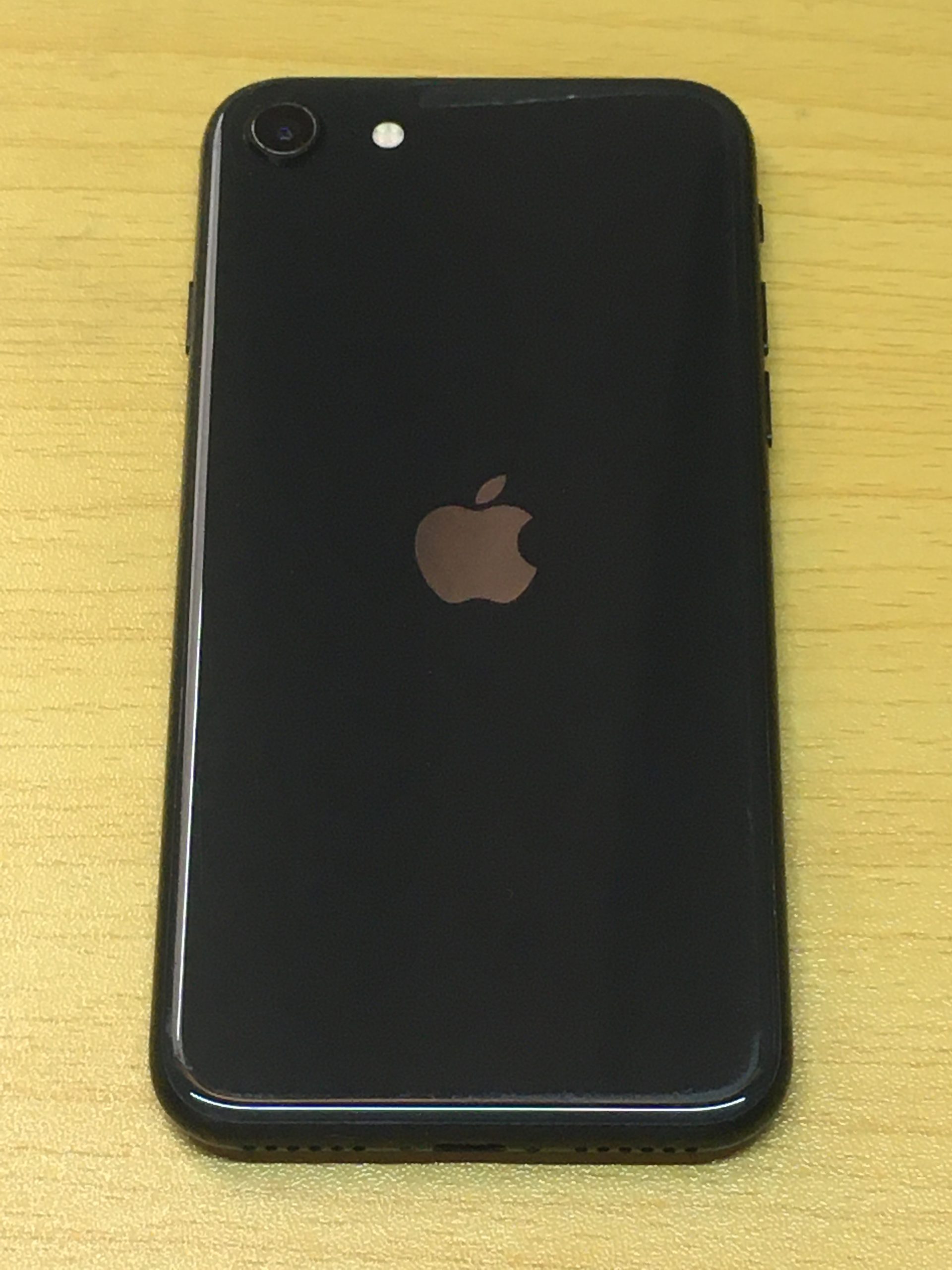 iPhoneSE2 (SE第2世代) SIMフリー 128GB 中古 【練馬】