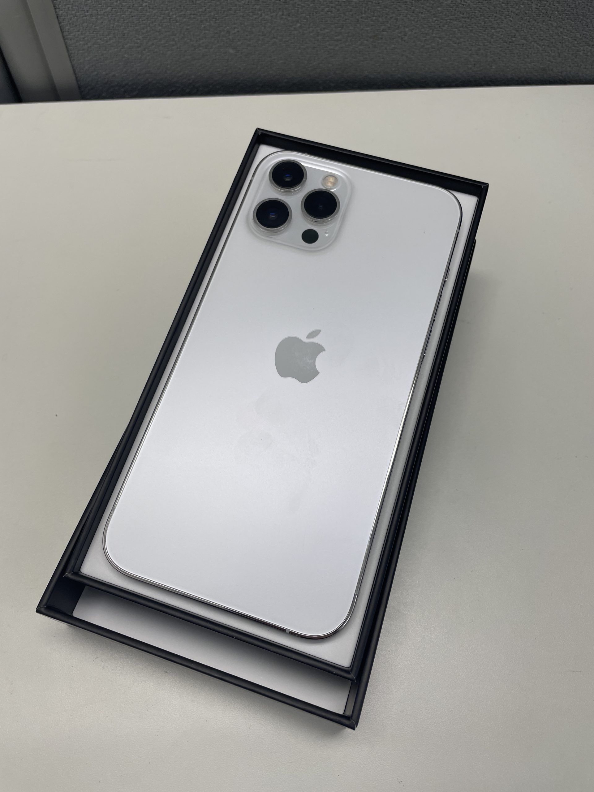 iPhone12ProMax 256GB ホワイト Softbank △ 中古