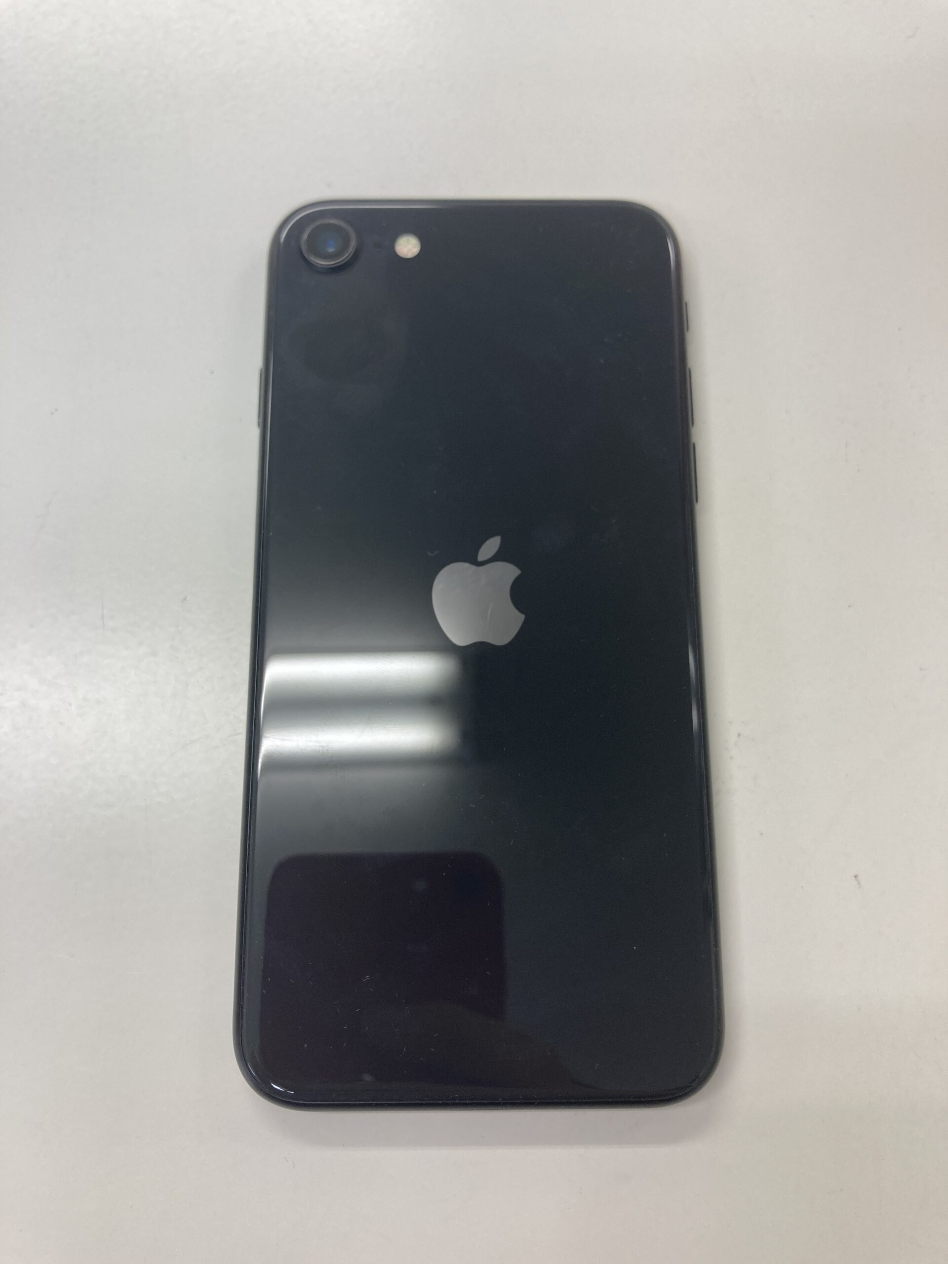 iPhoneSE第2世代　64GB　ブラック　AppleSIMフリー　中古