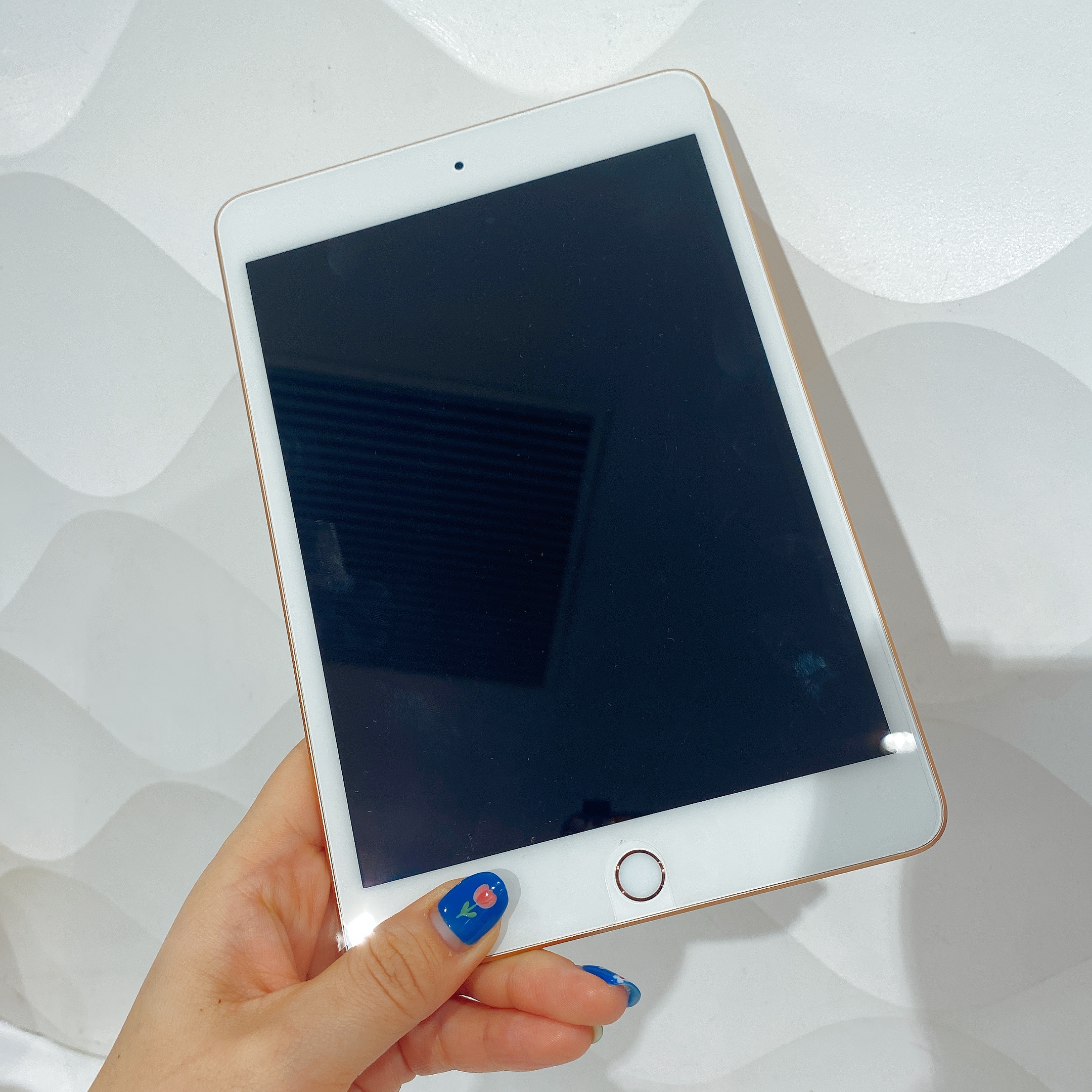 iPad mini5 docomo 64GB ゴールド 三角判定永久保証 - タブレット