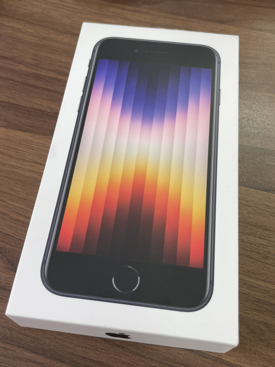 iPhone SE3 64GB ミッドナイト au◯　新品未使用品