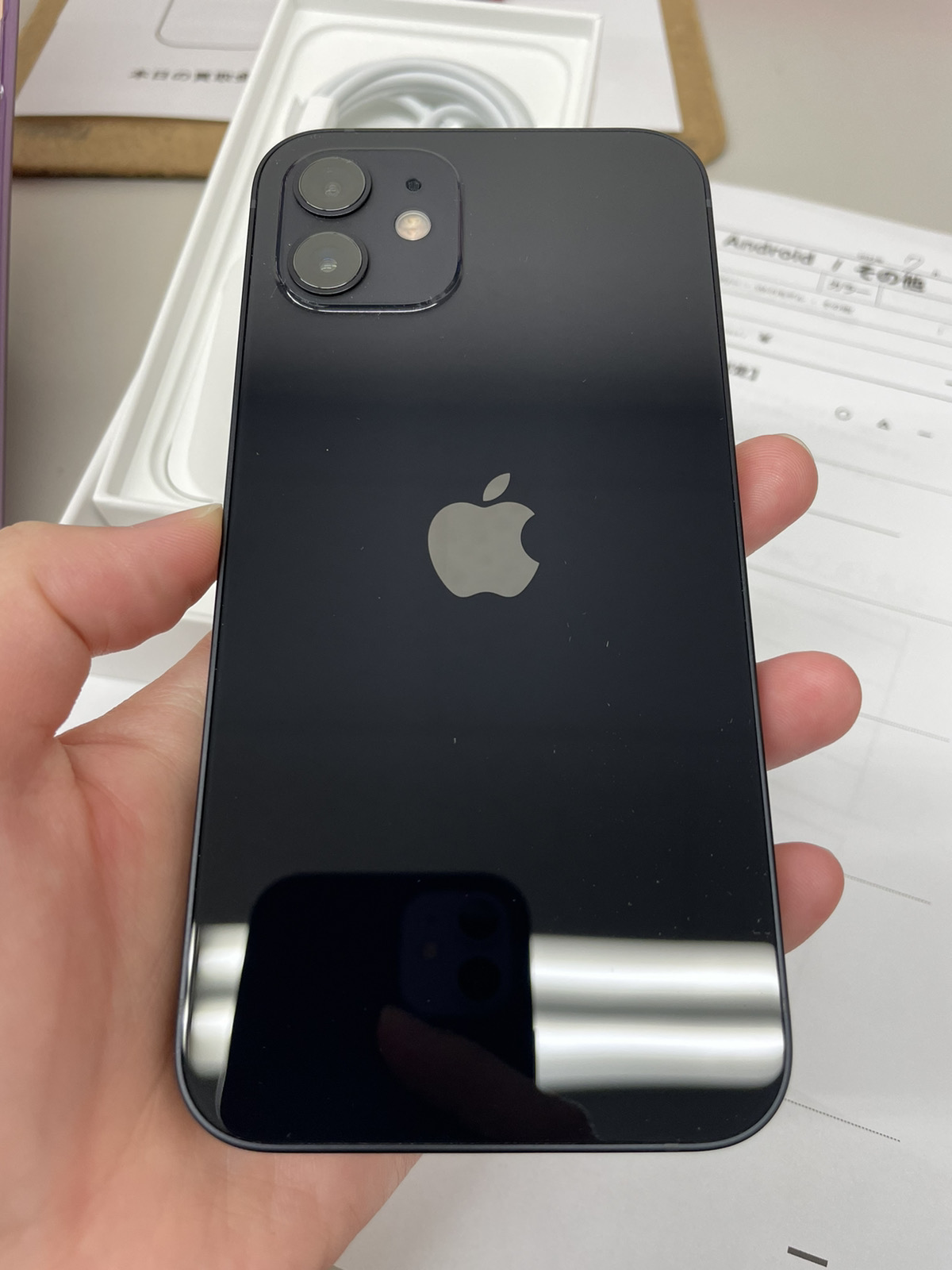 iPhone12  64GB  ブラック  ドコモ○ SIMロック解除済　中古付属品・未使用フルセット