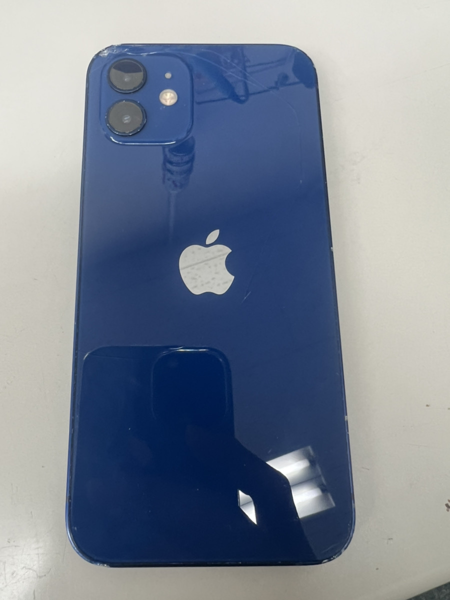 iPhone12 64GB au○ ブルー 中古本体のみ　SIMロック解除済　背面割れ、側面塗装剥がれあり　画面傷あり