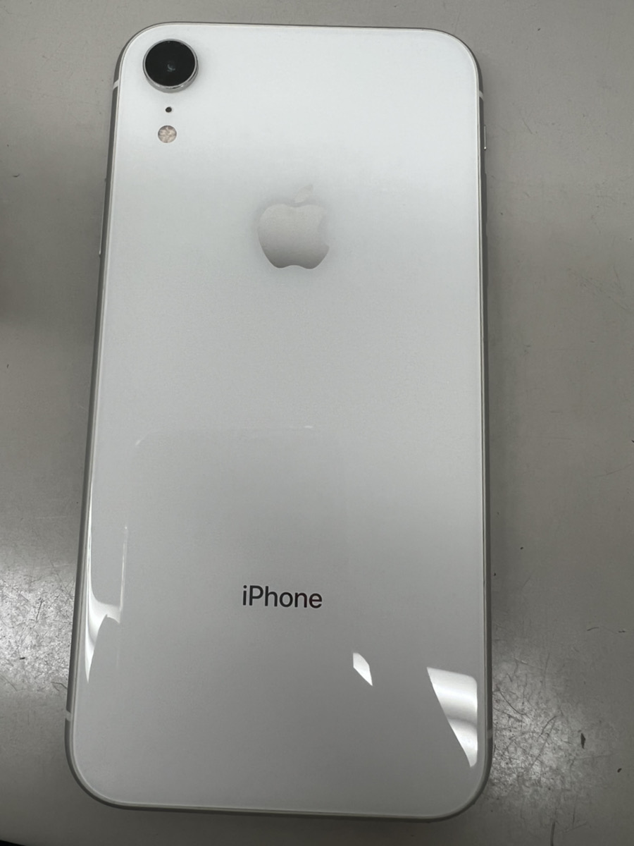 iPhoneXR 64GB SB△ ホワイト　中古本体のみ　画面割れ、カメラ斑点、側面に塗装剥がれあり SIMロック解除済