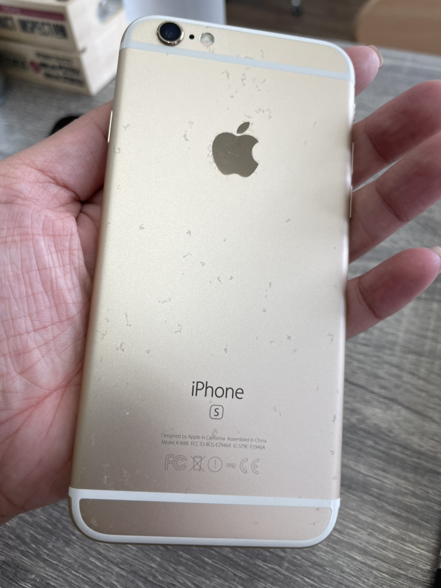 iPhone6s 64GB  ゴールド  SB○  SIM解除品  中古本体 背面汚れ、画面割れ、カメラ斑点あり、筐体傷あり