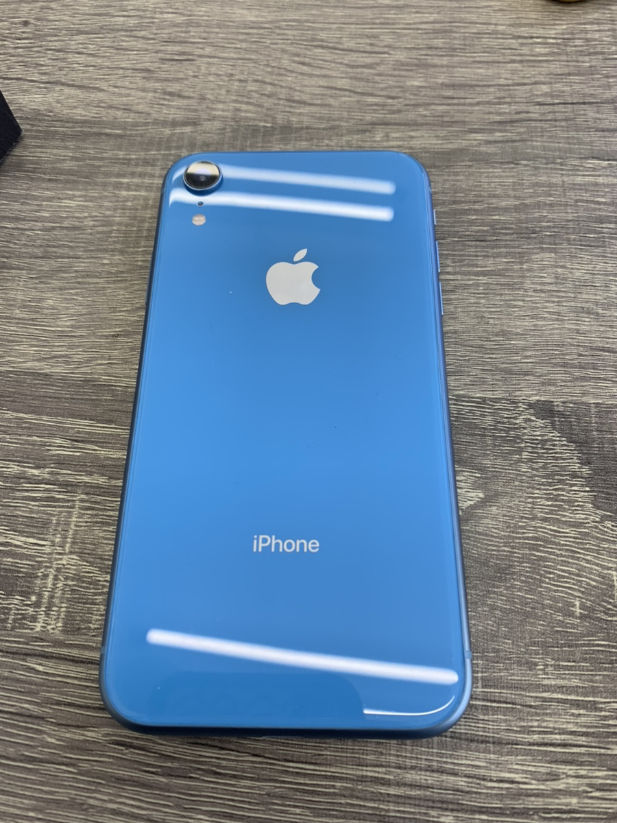 iPhoneXR  64GB  au△  SIM解除品  ブルー  アウトカメラレンズにヒビあり、1