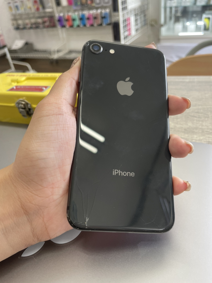 iPhone8 256GB  ブラック  au○  SIM解除品  中古本体　画面割れ、背面割れ、