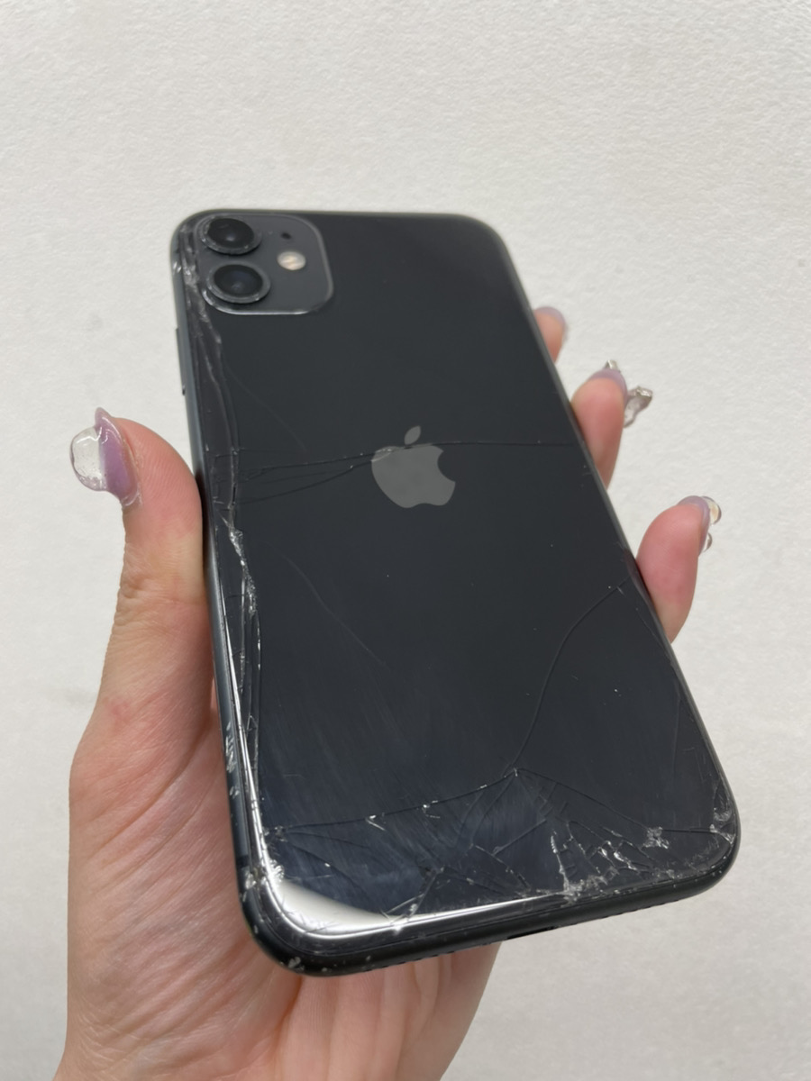 iPhone11   128GB  ブラック  ドコモ△ 中古本体のみ  SIMロック解除済 画面背面割れ、液晶不良、FaceID使用不可、アウトカメラ斑点あり