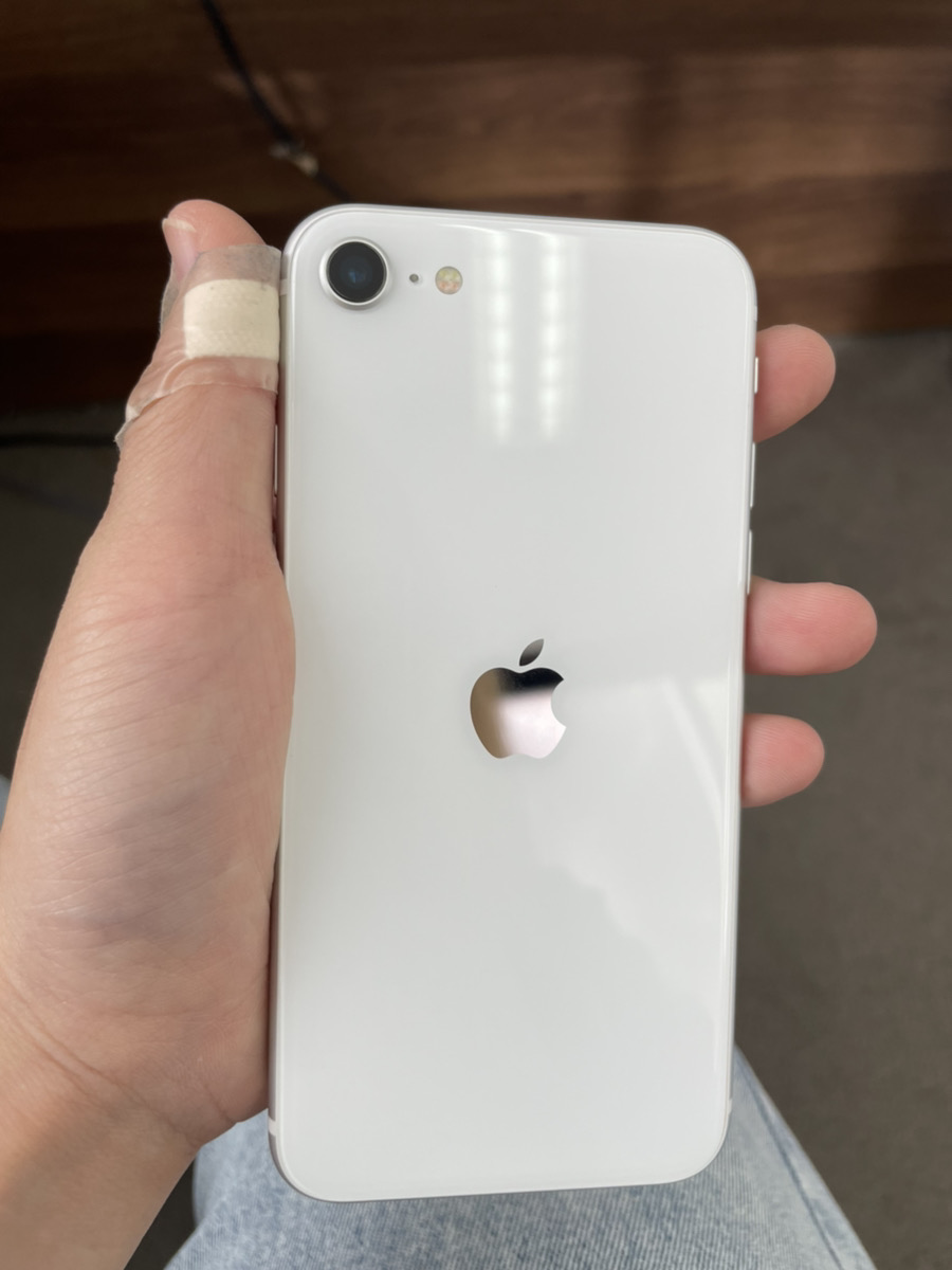 iPhoneSE2 64GB  ホワイト  Apple SIMフリー 中古本体・箱・イヤホン  SIMロック解除済