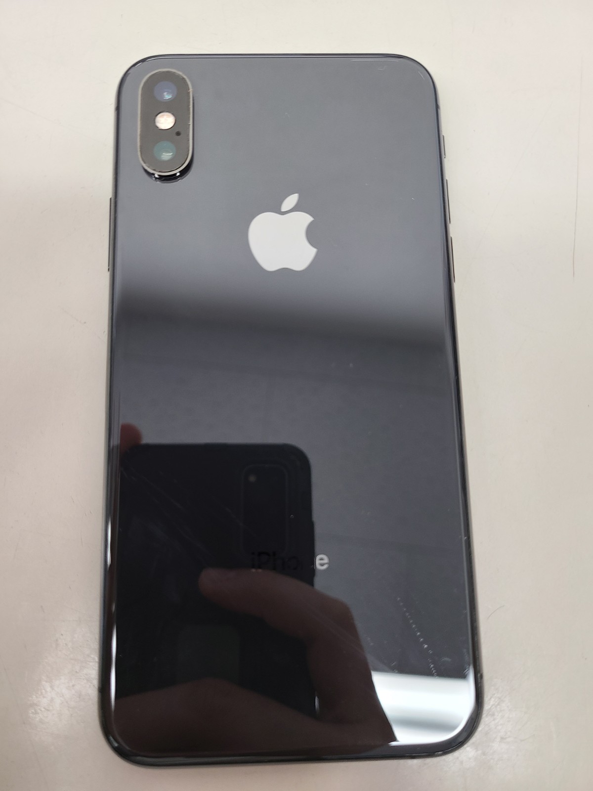 iPhoneXs 64GB  ブラック  ドコモ○ 中古  箱、新品付属品フルセット SIMロック解除済