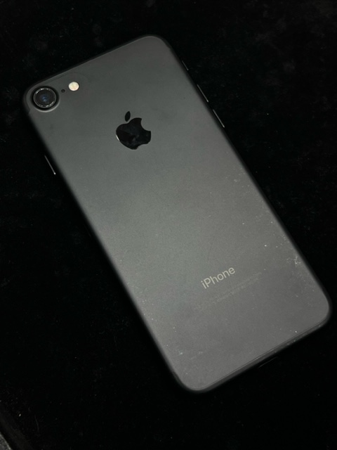iPhone7  32GB  ジェットブラック  SB○  中古本体のみ SIM解除品