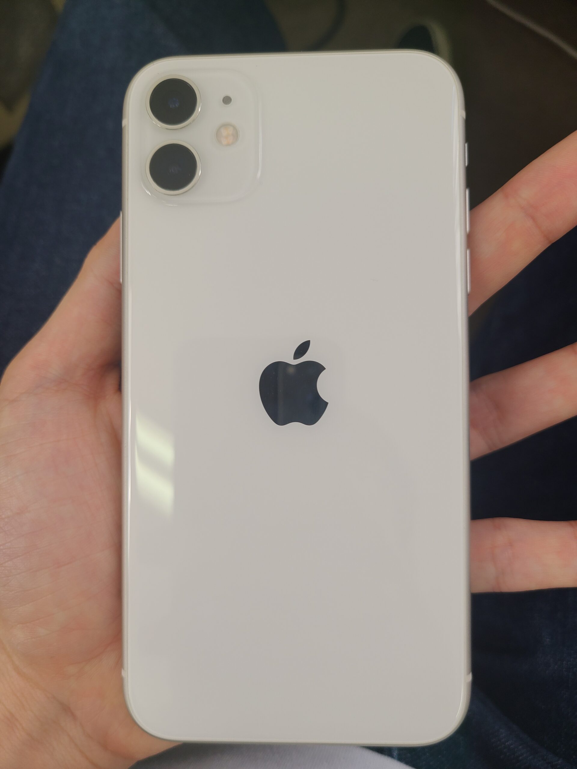 iPhone 11 256GB ホワイト Applesimフリー版 本体のみ 美品
