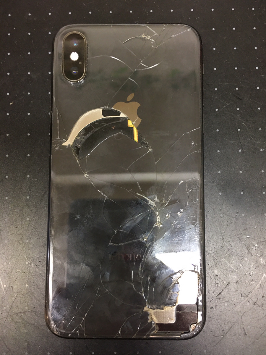 iPhone X  64GB グレー au○ SIM解除品 中古本体のみ 　背面割れ、画面割れ