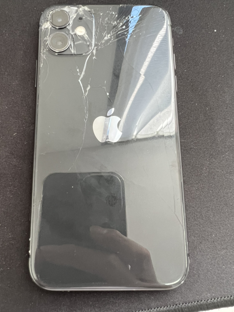 iPhone11 128GB ブラック SB○ SIM解除品 中古本体のみ  画面割れ、液晶不良、背面割れ、