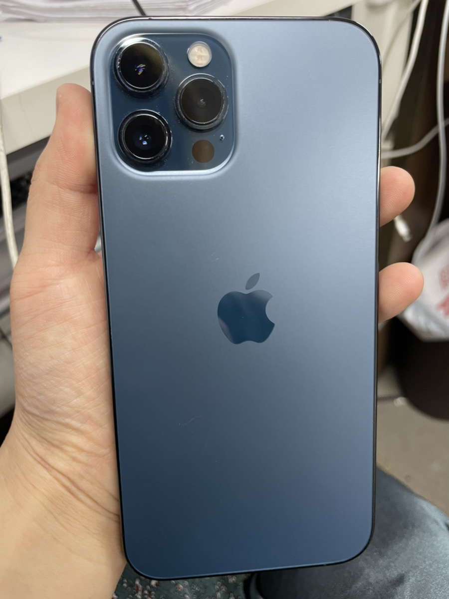 iPhone12 Pro Max  256GB  ブルー  ドコモ○ SIM解除品　中古本体 　カメラレンズ周り小傷