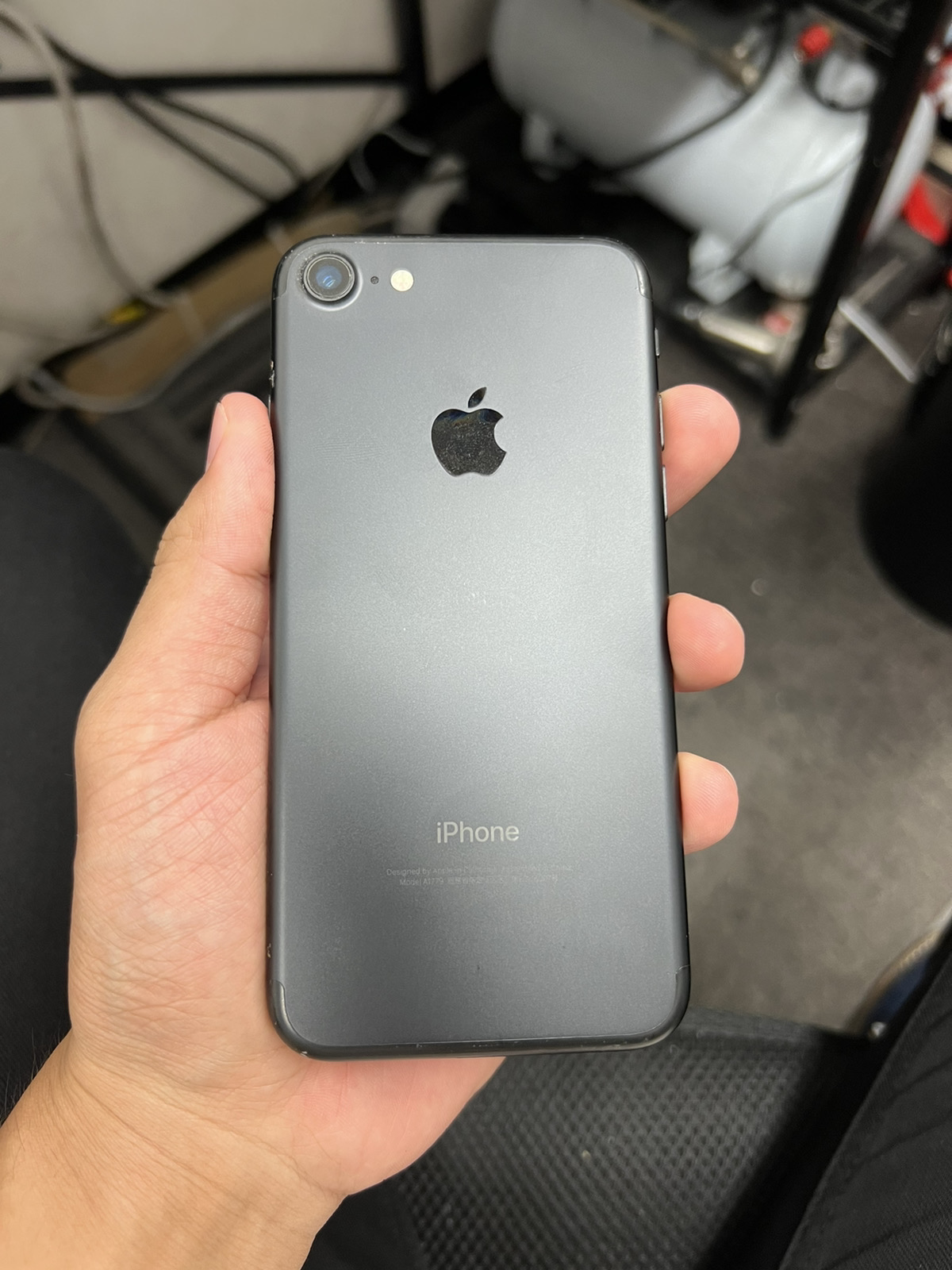 iPhone7  32GB  ブラック ドコモ○ SIM解除品 中古本体のみ
