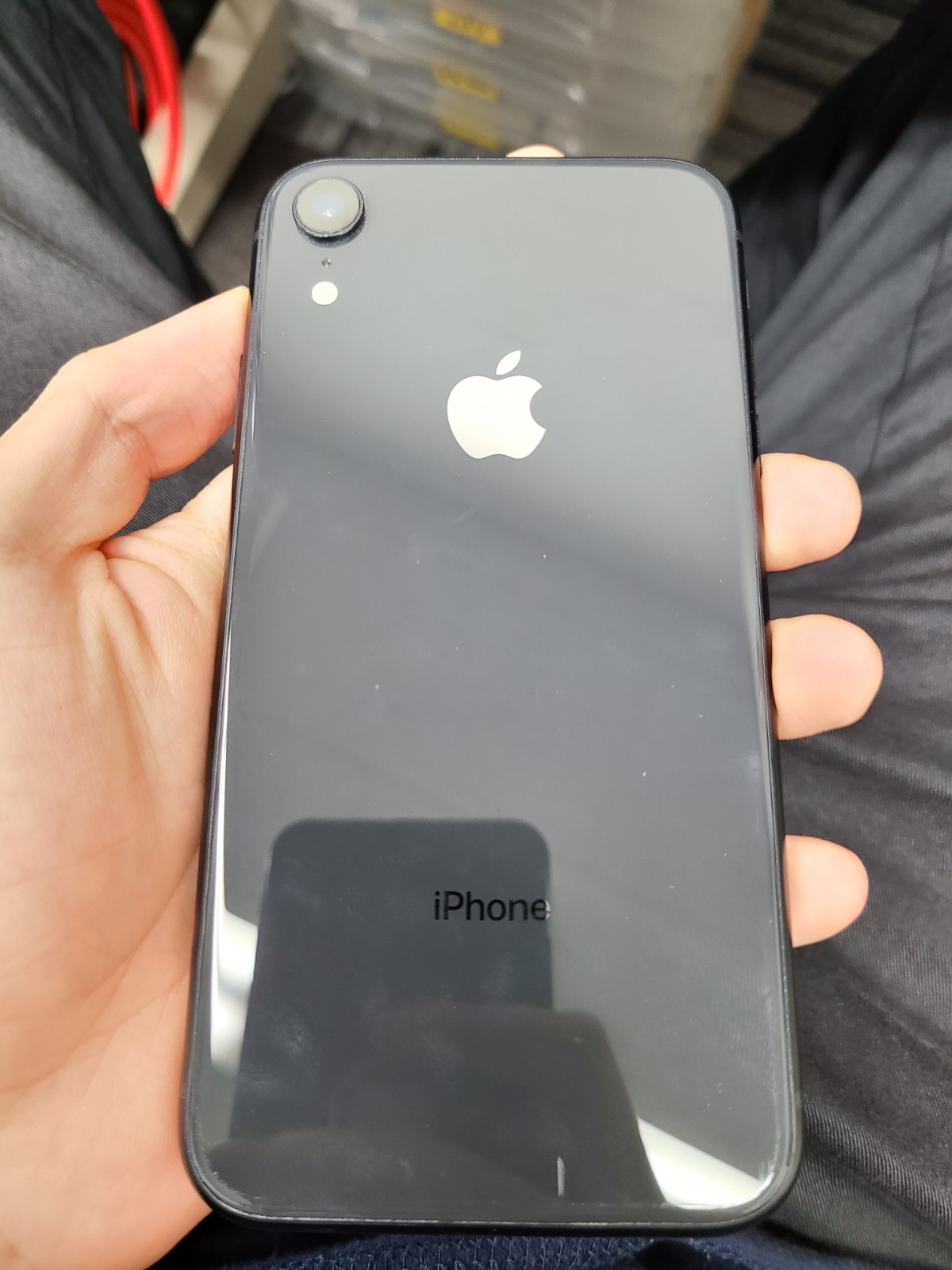 iPhoneXR  128GB  ブラック  au○  SIM解除品  中古美品本体・箱付属品あり　