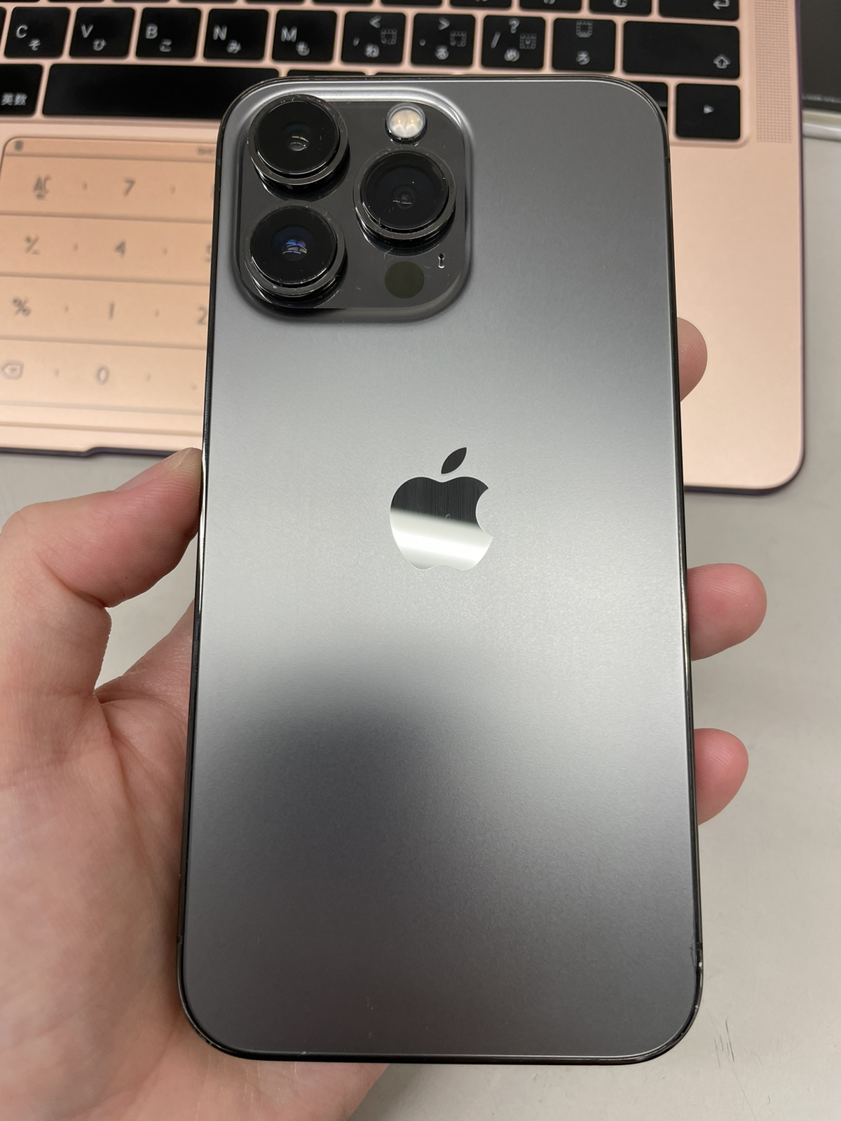 iPhone13 Pro  128GB  グラファイト  Apple SIMフリー　中古本体のみ　背面に小さいヒビあり