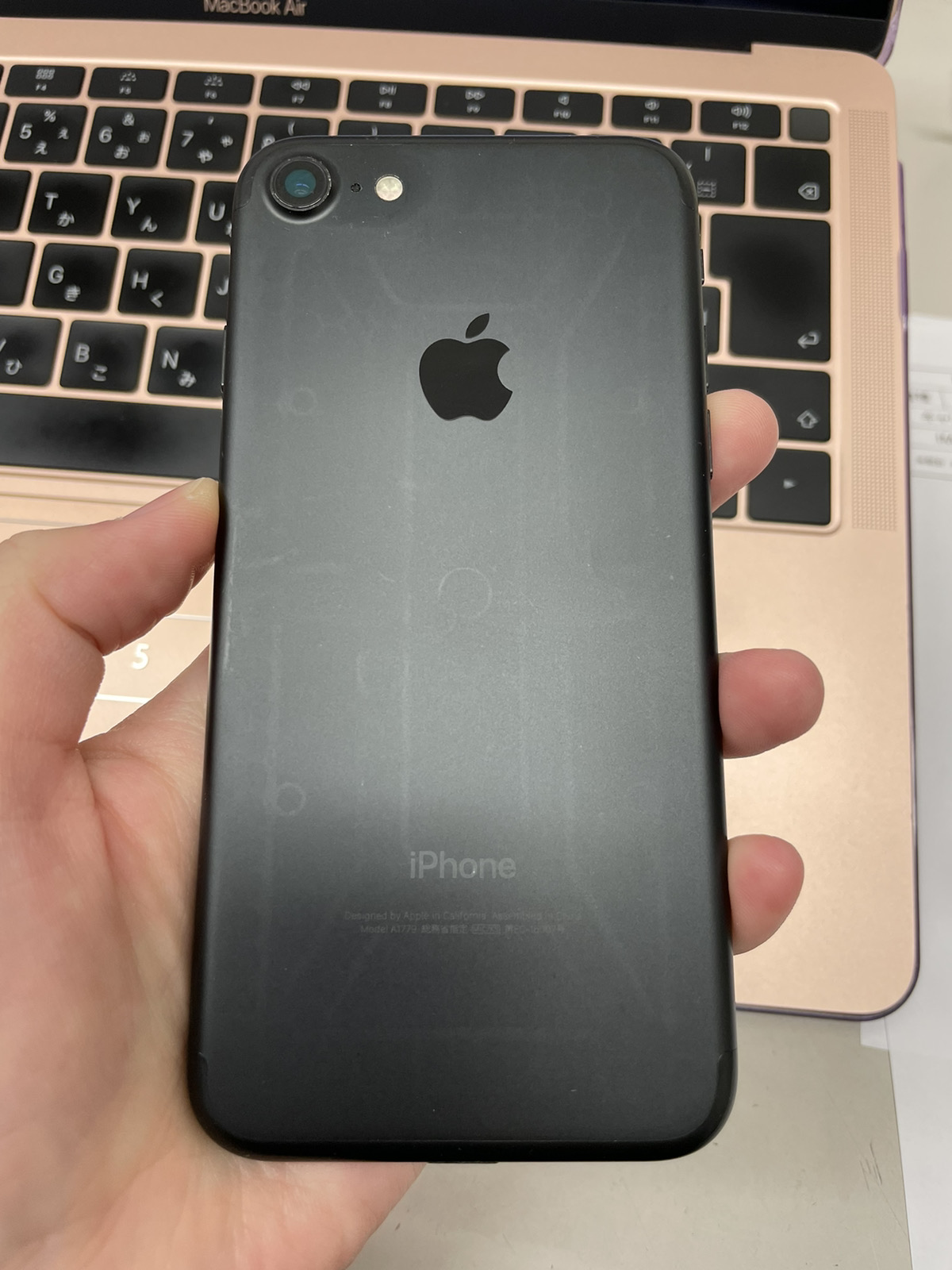 iPhone7   32GB  ブラック　au○ SIM解除品　中古本体のみ　