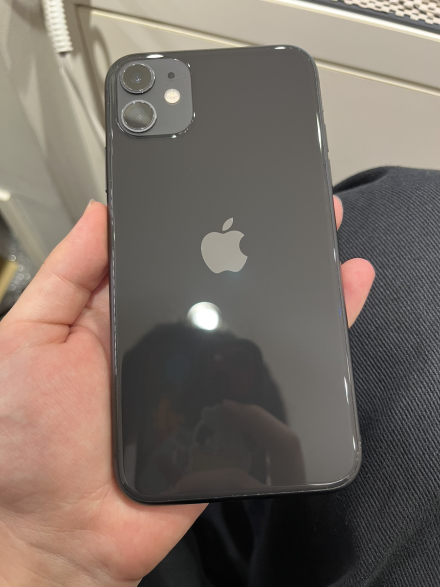 iPhone11  128GB  ブラック　AppleSIMフリー　中古本体・箱あり　フレーム塗装剥げ、傷あり　カメラ斑点あり