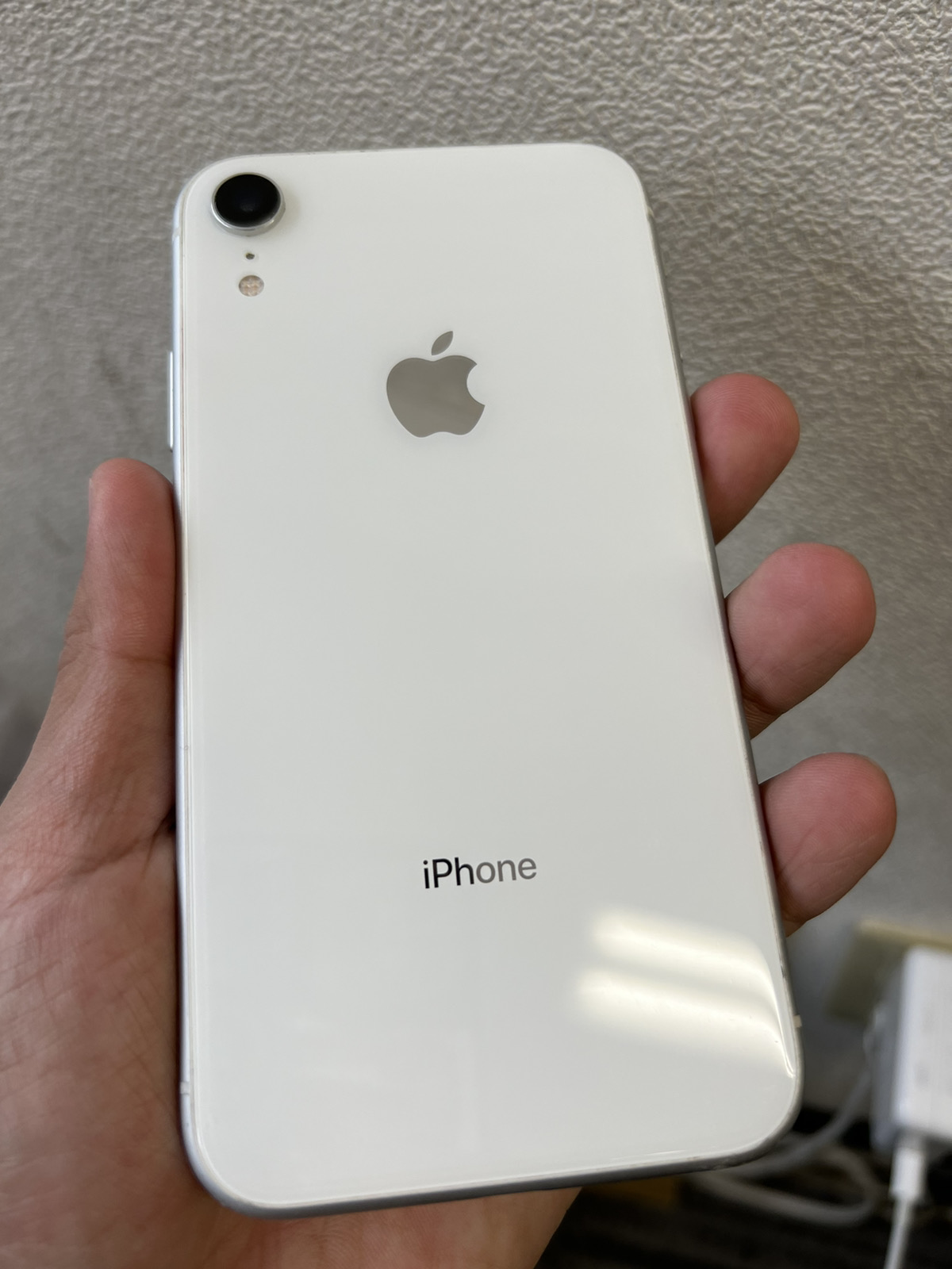 iPhoneXR  64GB  ホワイト  ドコモ○  SIM解除品  中古本体のみ 　液晶非正規交換品