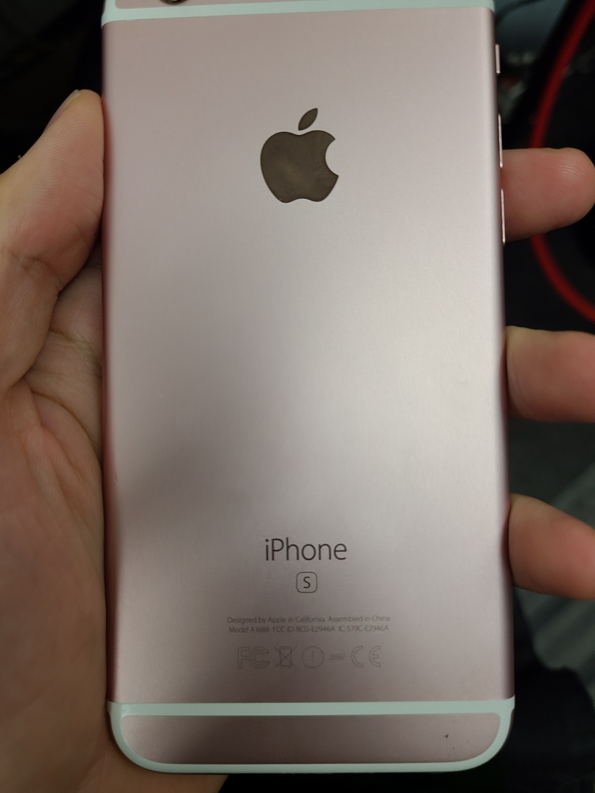 iPhone6s  64GB ローズ　au○ SIM解除品　中古本体のみ　　バッテリーサービス
