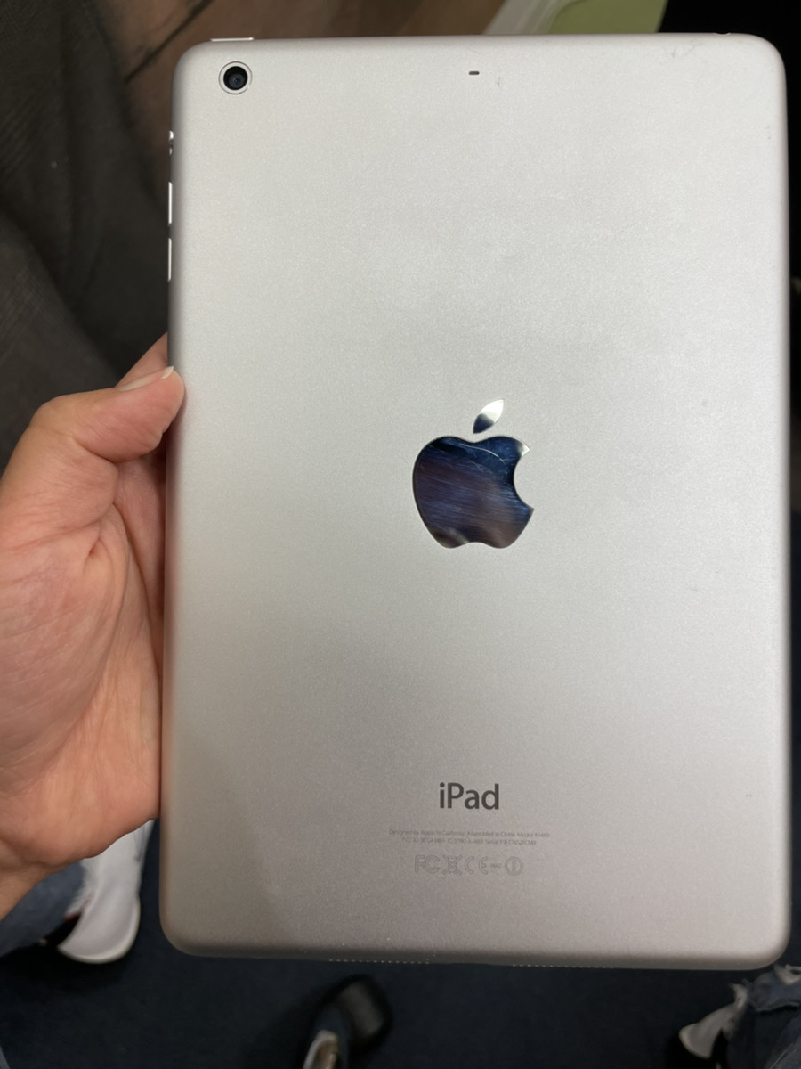 iPad mini   32GB    Wi-Fi モデル   中古本体・箱あり　フレームに傷あり　画面にも傷あり
