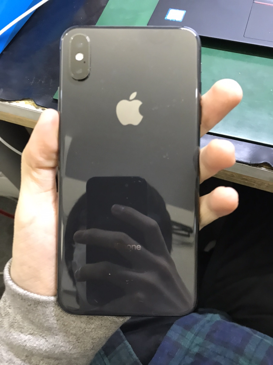 iPhoneXS Max   2565GB   グレー　SB○    SIM解除品   中古本体のみ　　画面一部液晶漏れ